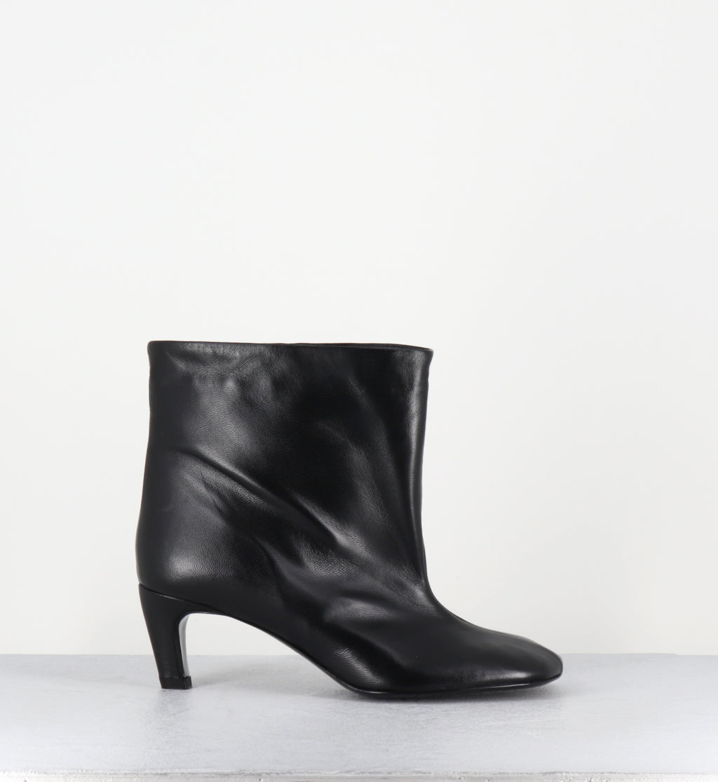 Boots larges en cuir noir bout carré - E4641 CHARME NERO