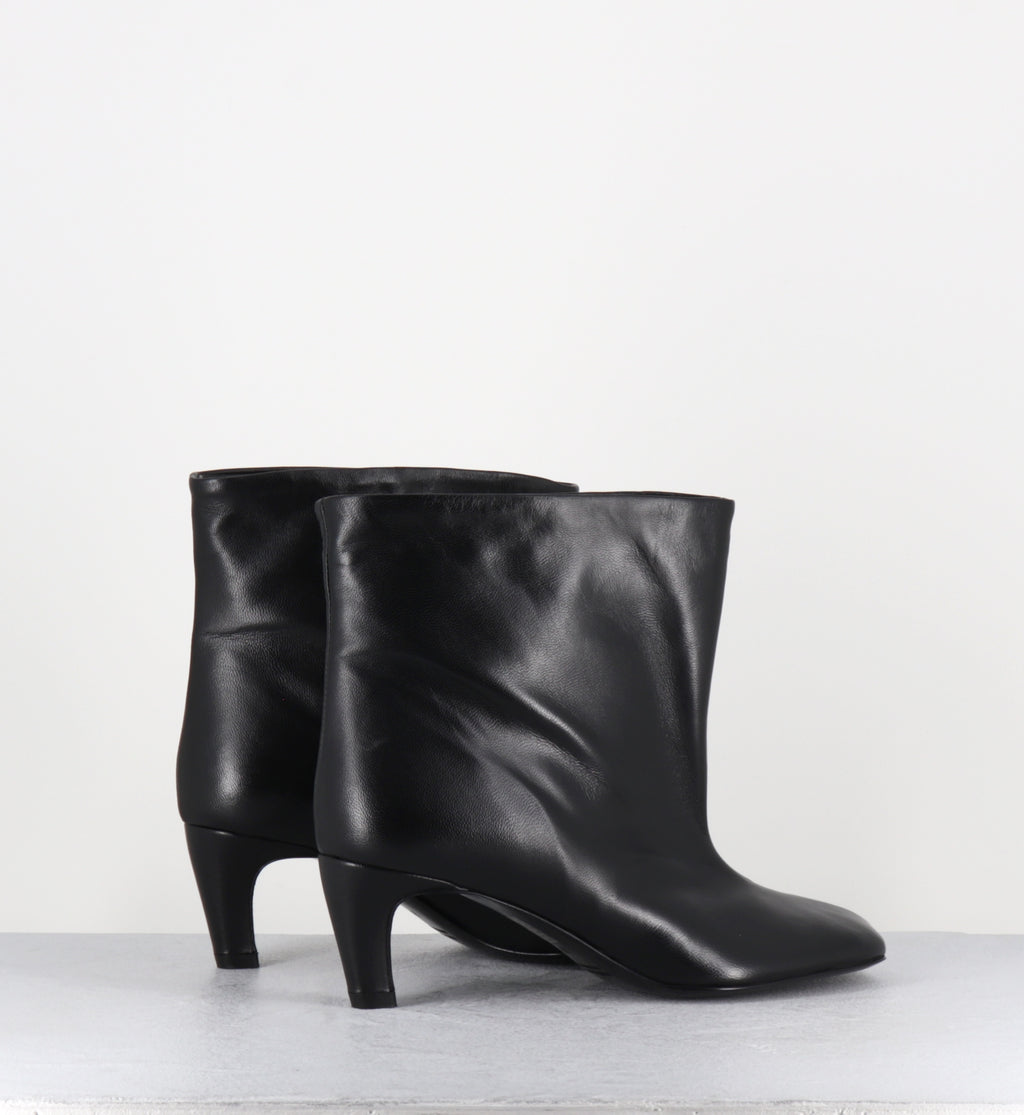 Boots larges en cuir noir bout carré - E4641 CHARME NERO