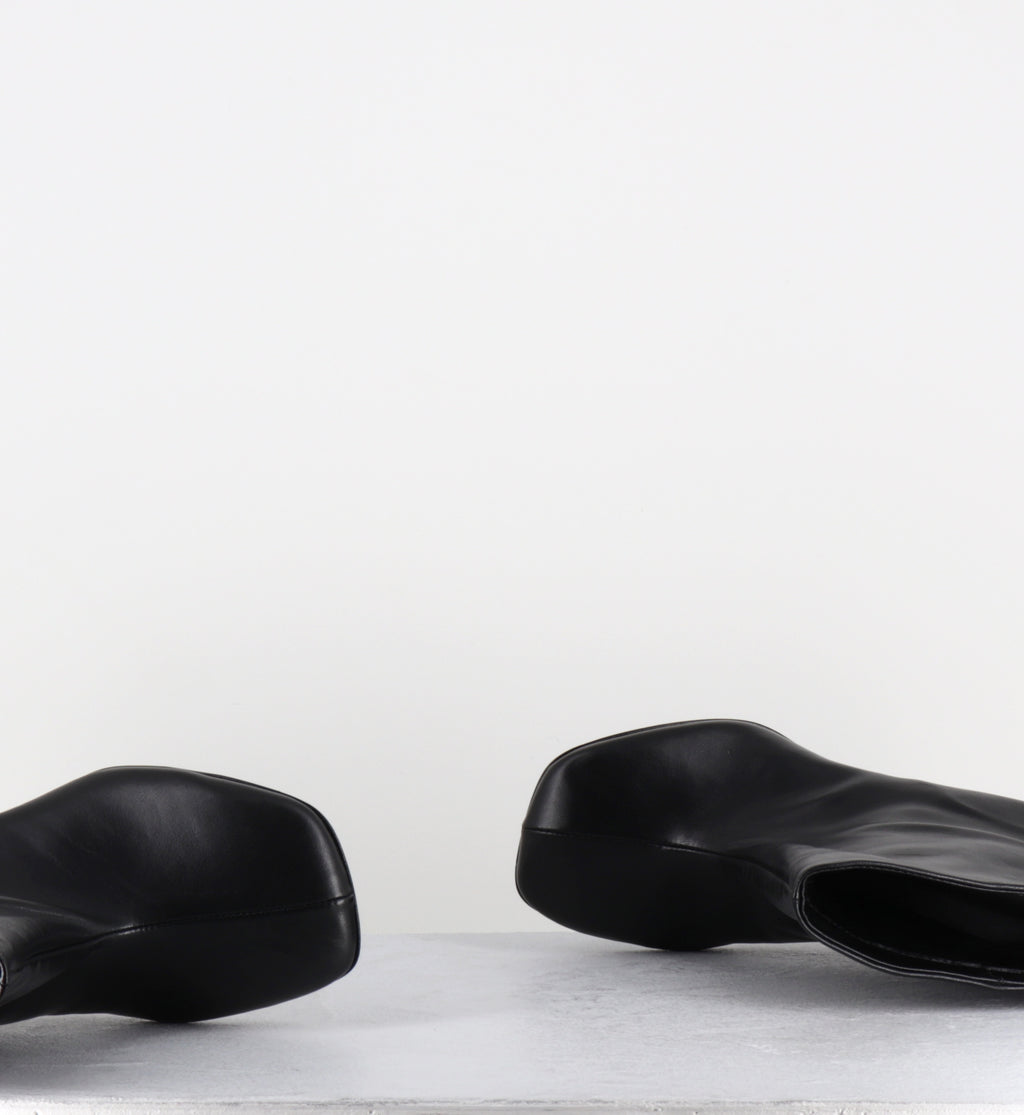 Boots larges en cuir noir bout carré - E4641 CHARME NERO