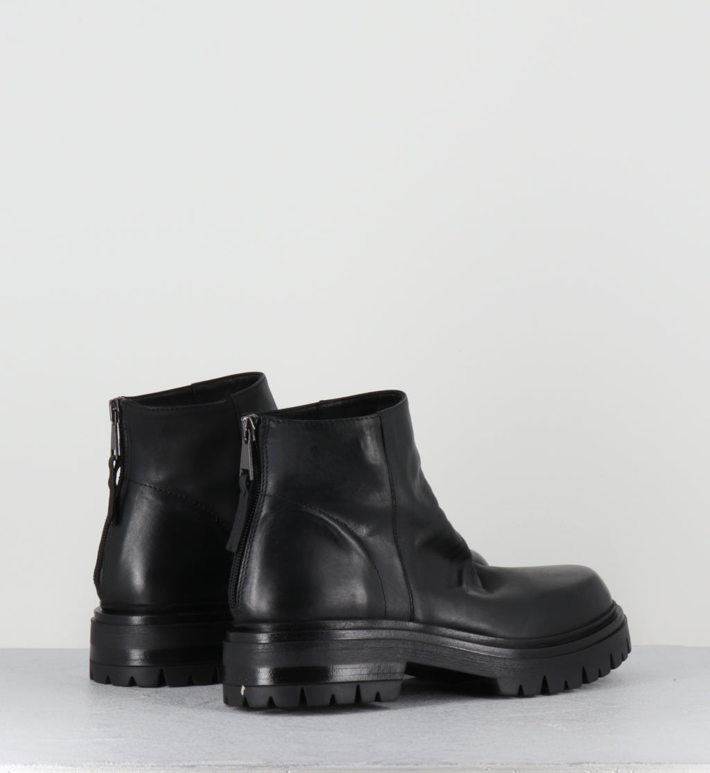 Boots courtes en cuir noir - E3548 BOSTON NERO