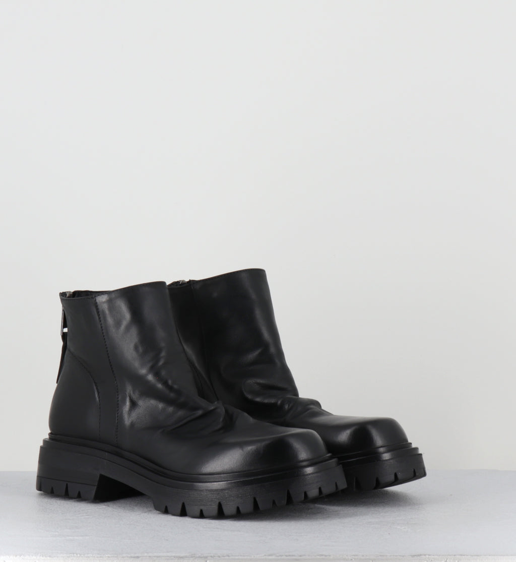 Boots courtes en cuir noir - E3548 BOSTON NERO
