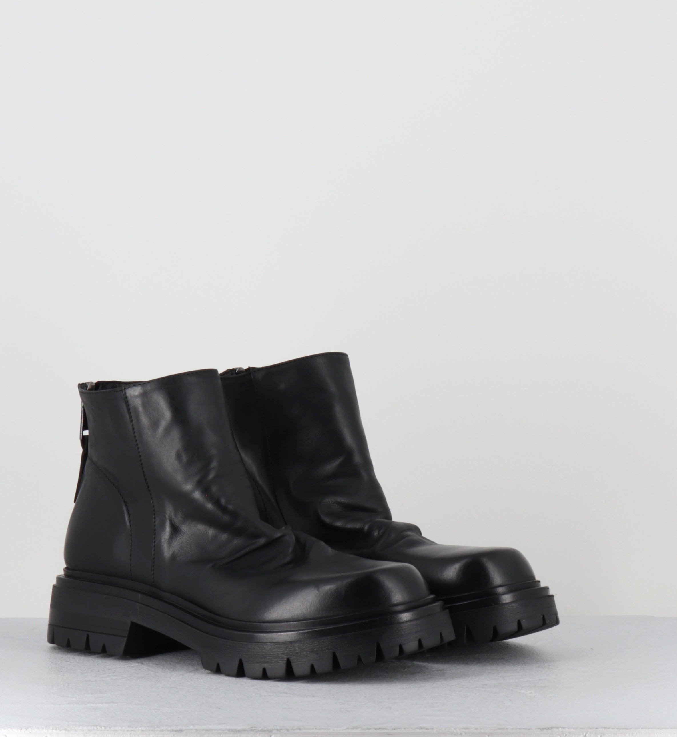 Boots courtes en cuir noir - E3548 BOSTON NERO