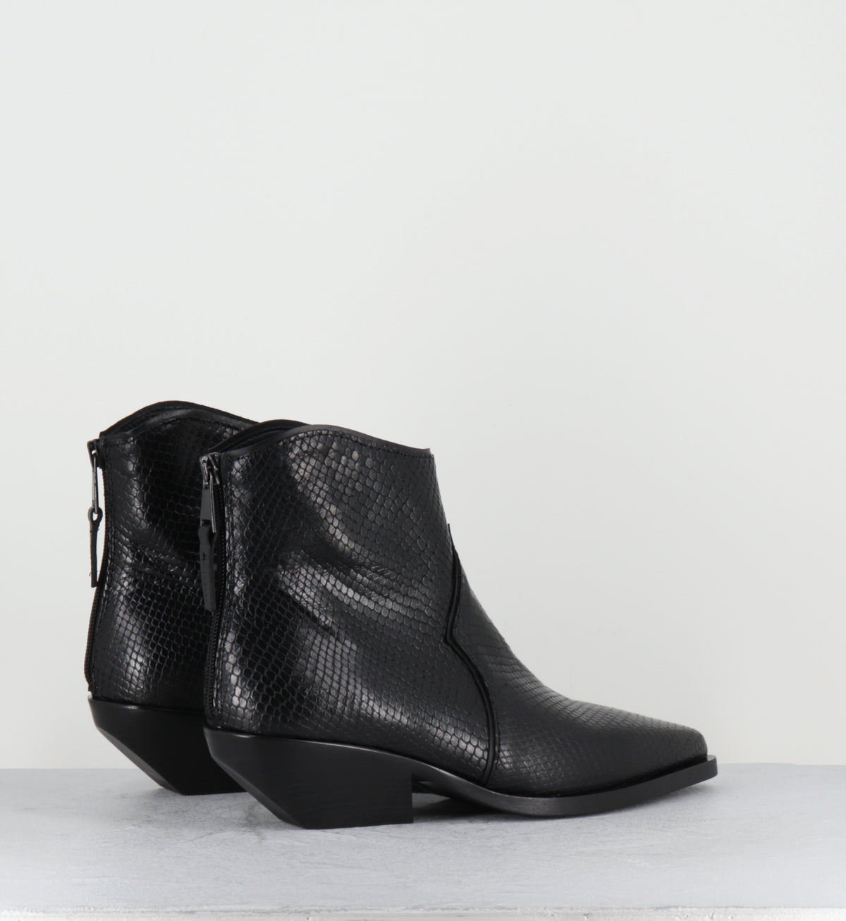 Boots santiag courtes en cuir serpent noir - E4023 TIBET NERO