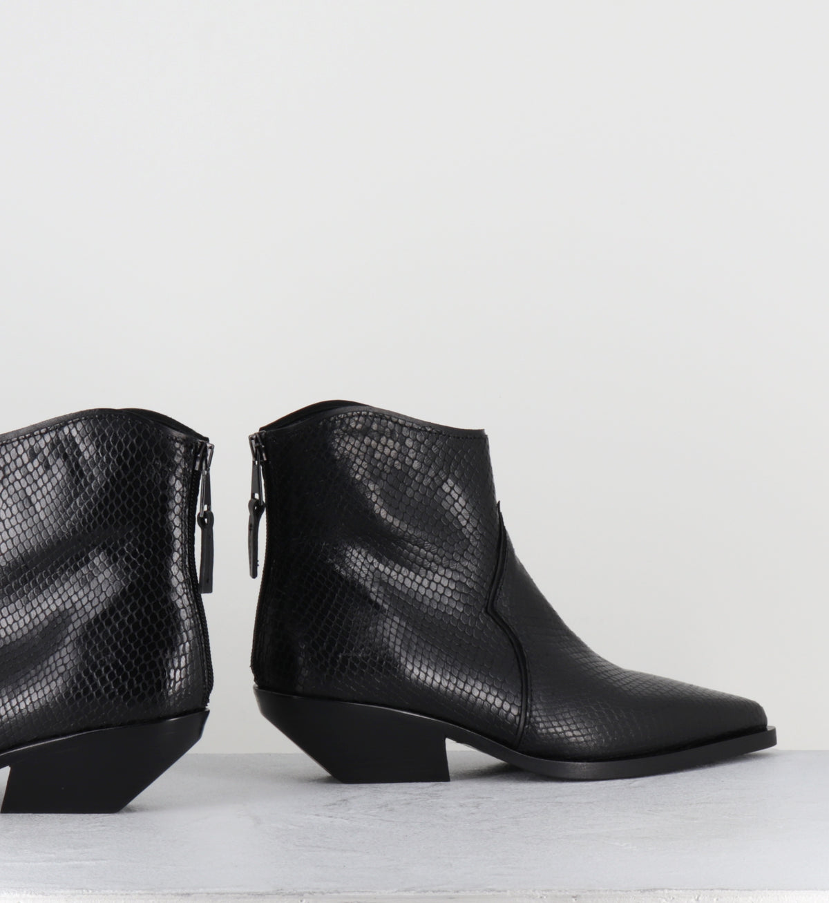 Boots santiag courtes en cuir serpent noir - E4023 TIBET NERO