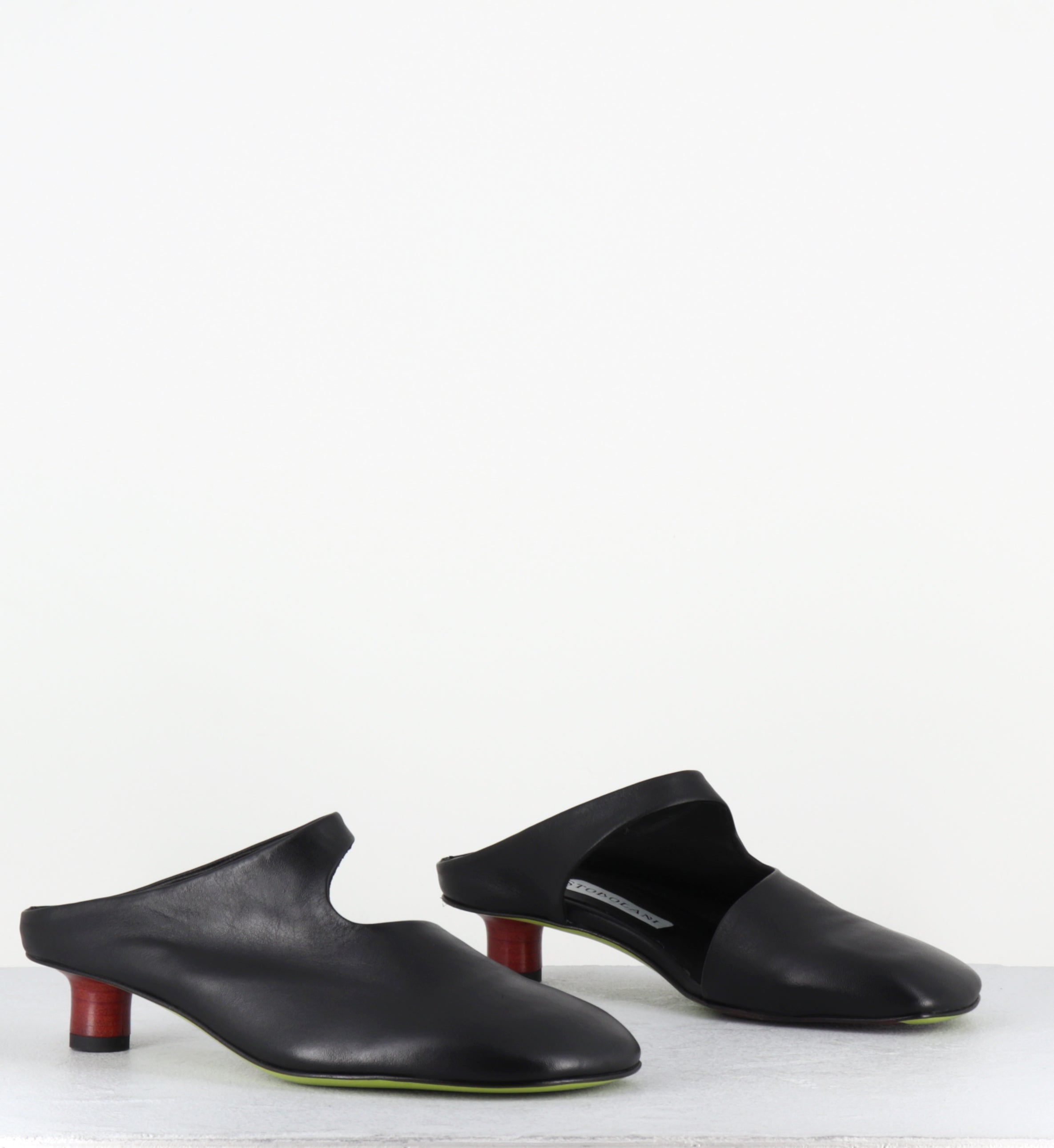 Mules en cuir noir asymétrique petit talon rouge - DLIN05 RIDA NERO