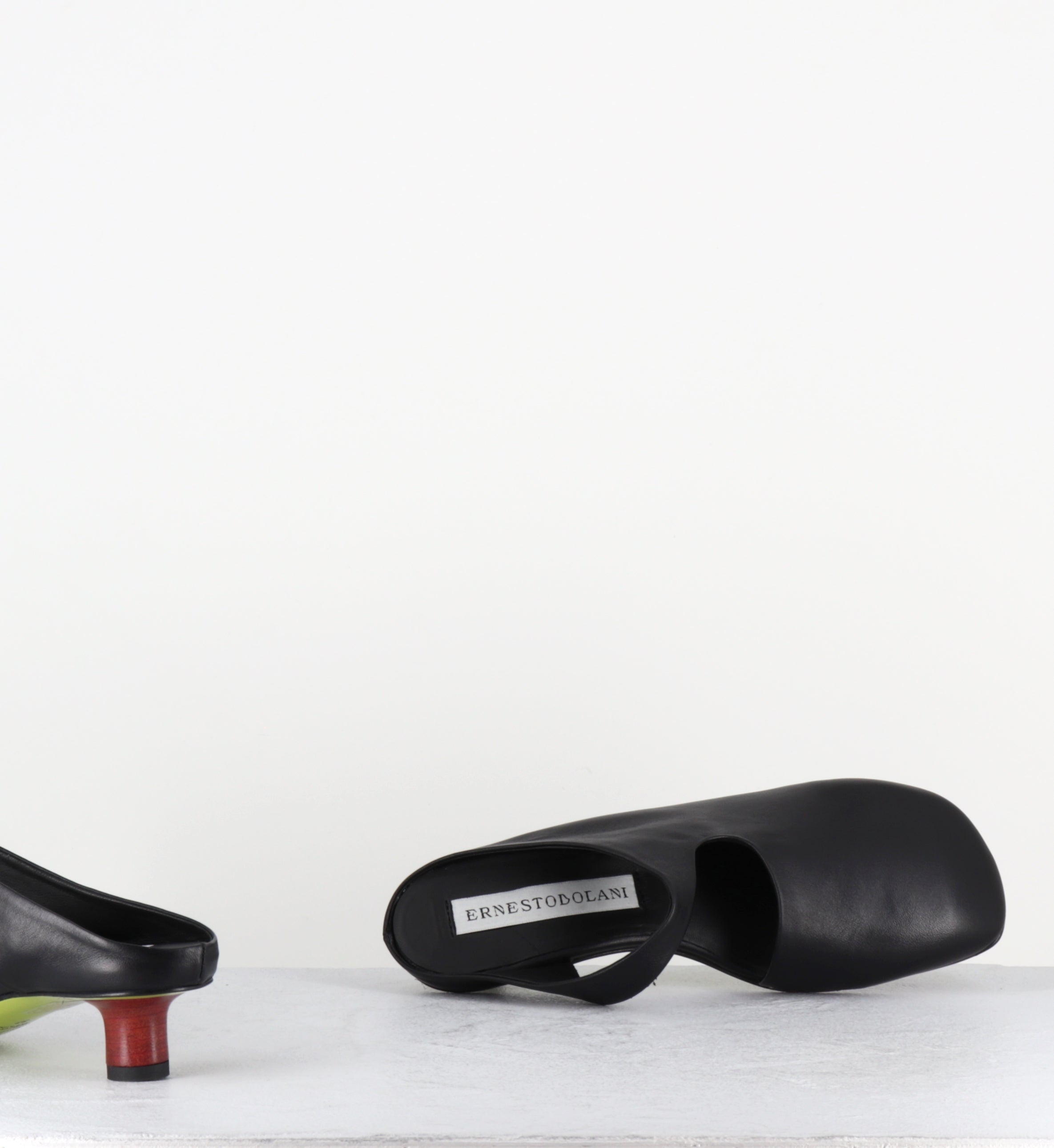 Mules en cuir noir asymétrique petit talon rouge - DLIN05 RIDA NERO