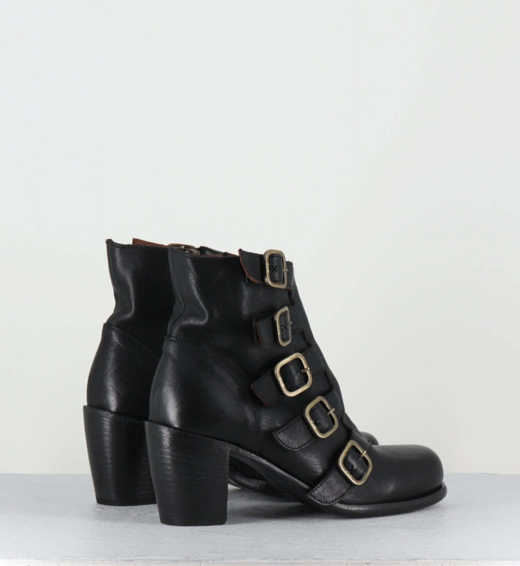 Boots à boucles en cuir noir - ONTID KURNI NERO