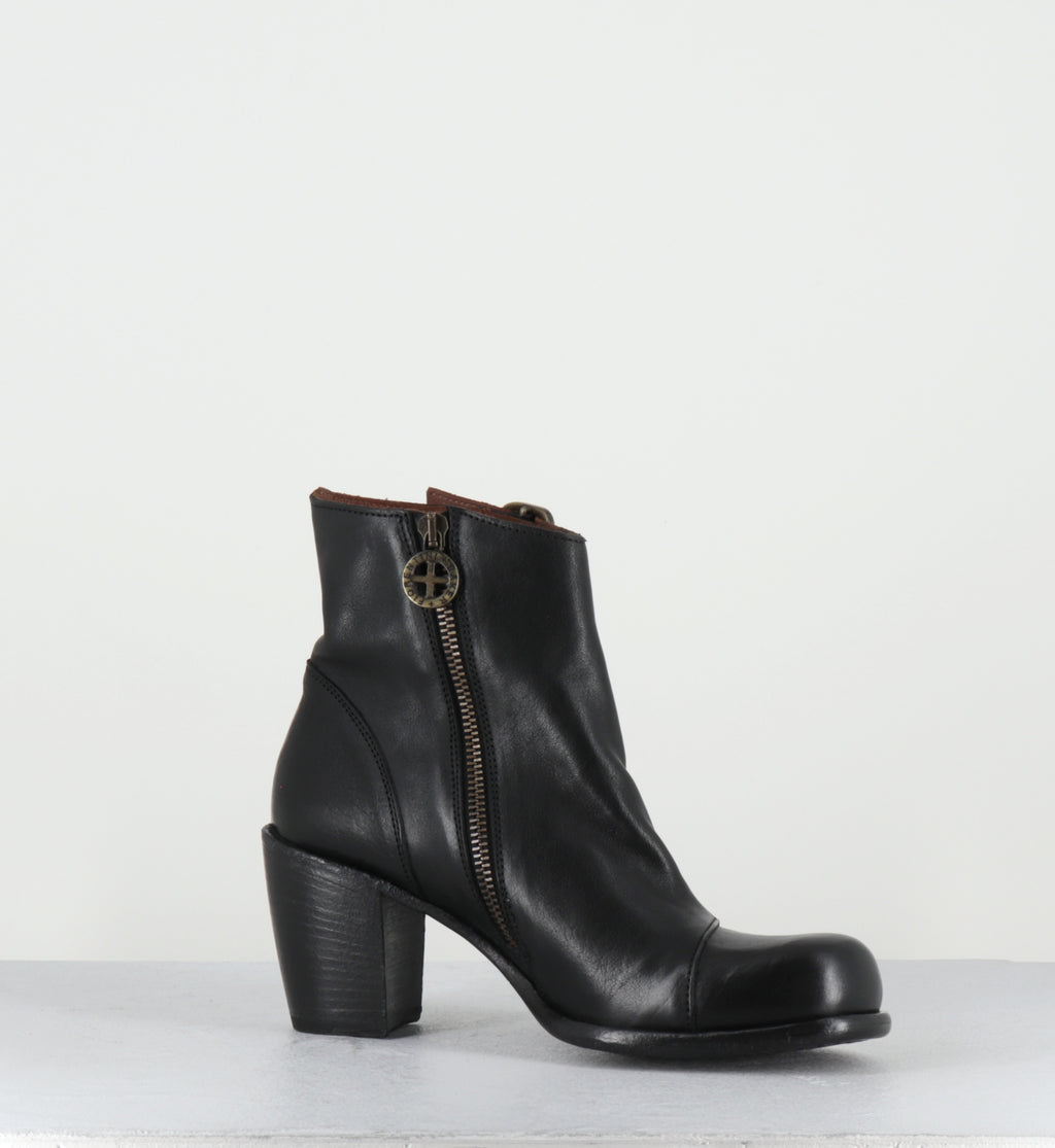 Boots à boucles en cuir noir - ONTID KURNI NERO