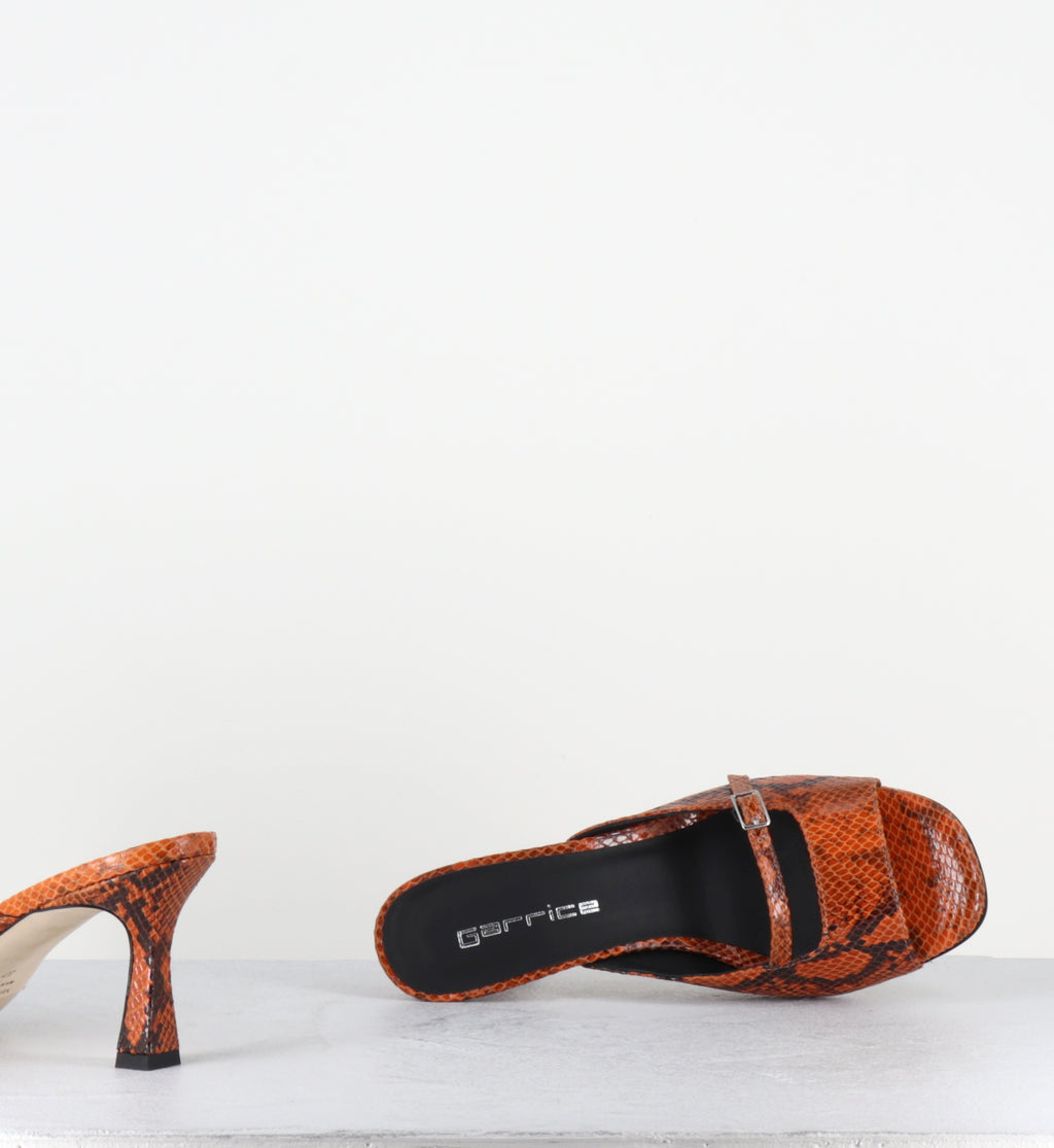 Mules à talon en cuir imprimé python orange - ABILE26 BRIGHELA ORANGE