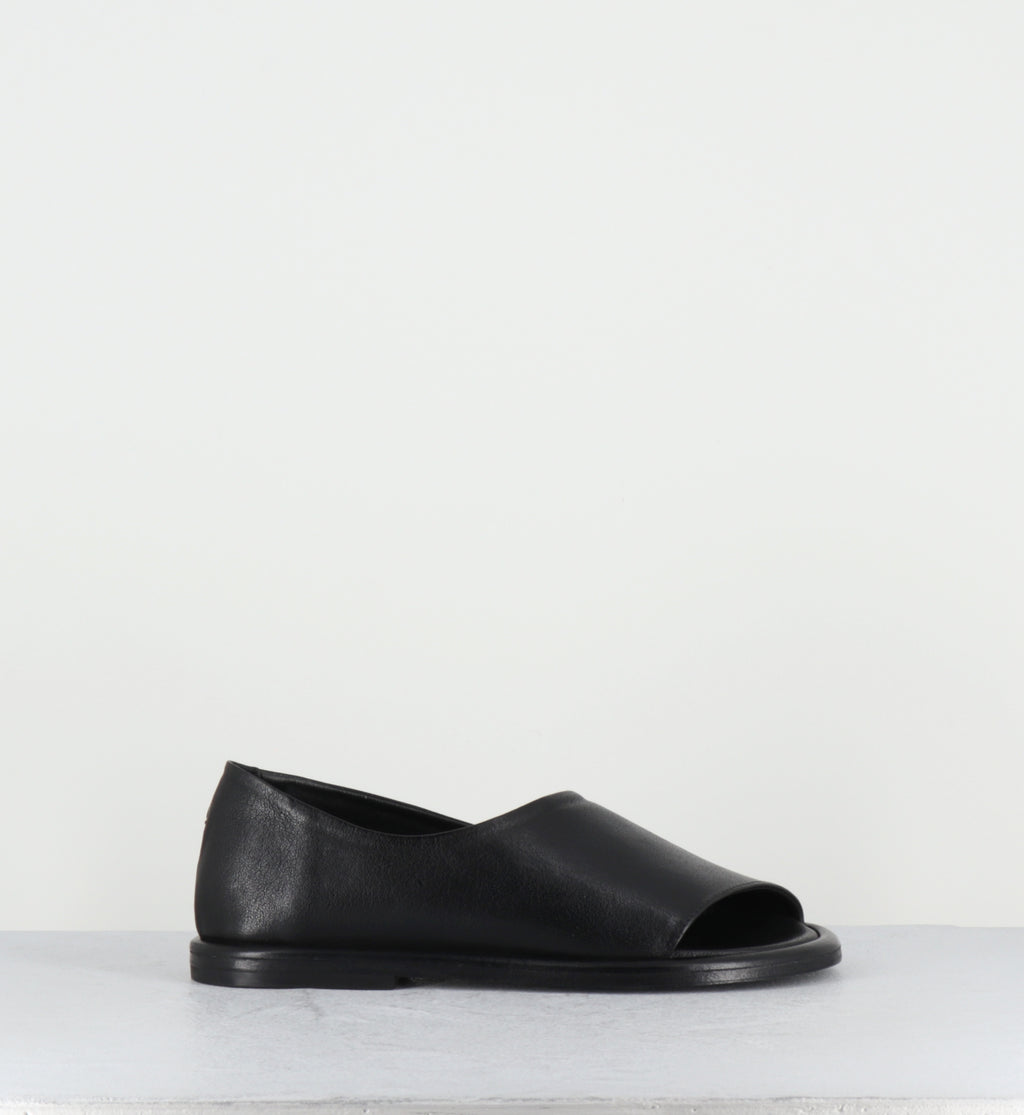 Sandales plates en cuir noir minimalistes - STRILLONE GLOVE NERO