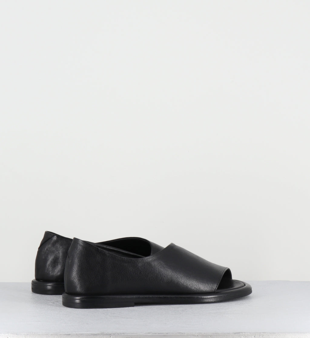 Sandales plates en cuir noir minimalistes - STRILLONE GLOVE NERO