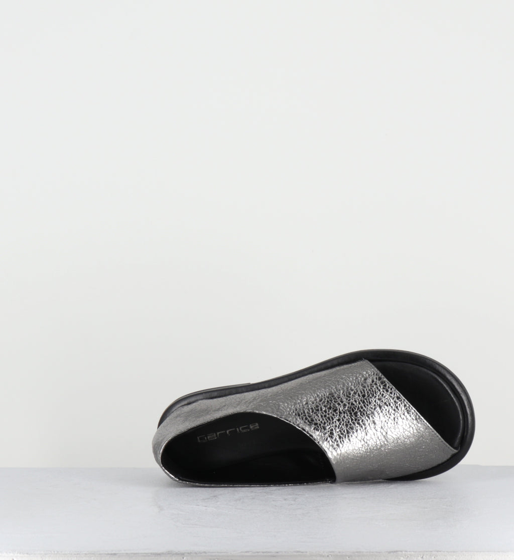 Sandales plates en cuir argent minimalistes - STRILLONE CANNA DI FUCILE