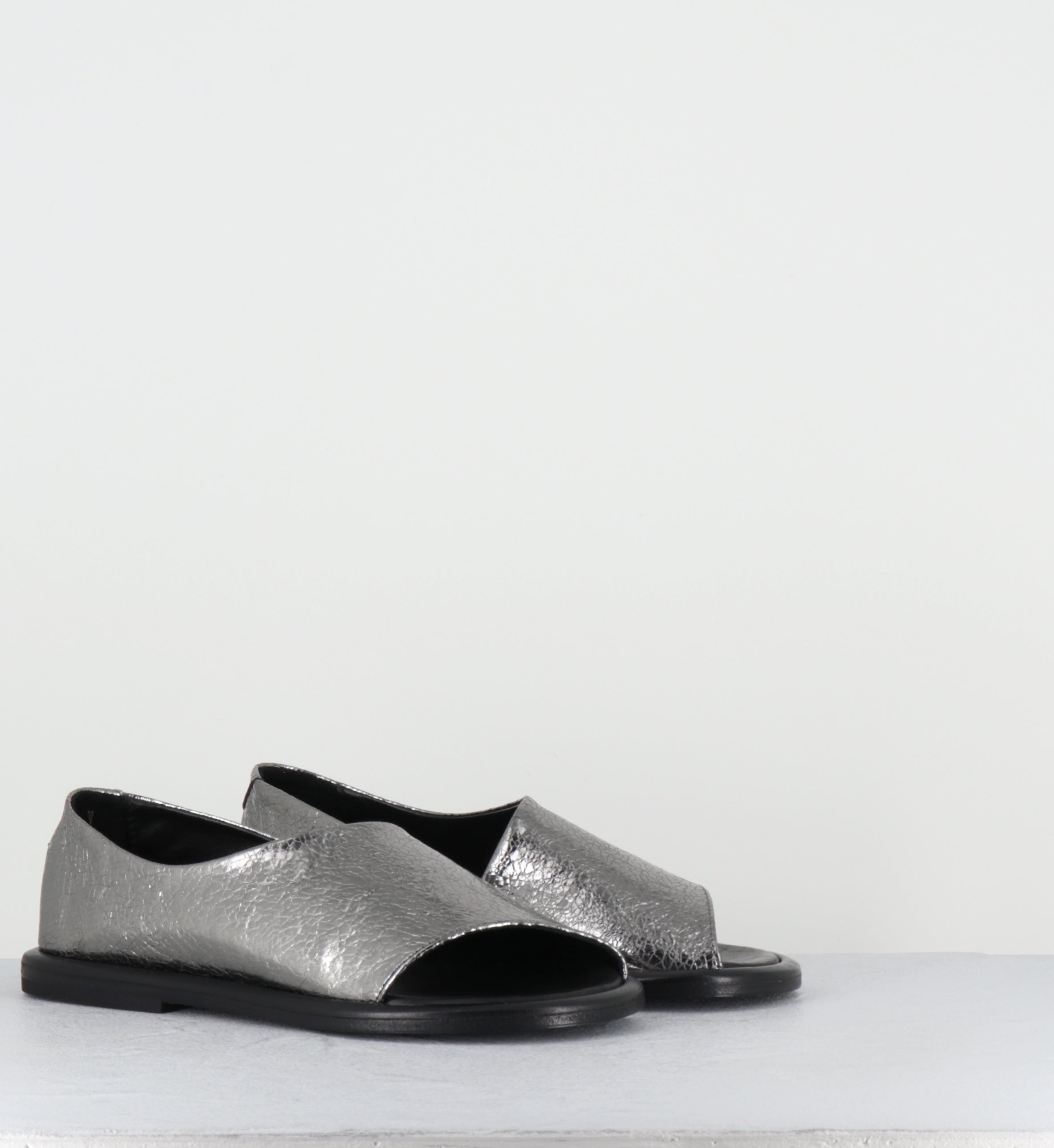Sandales plates en cuir argent minimalistes - STRILLONE CANNA DI FUCILE