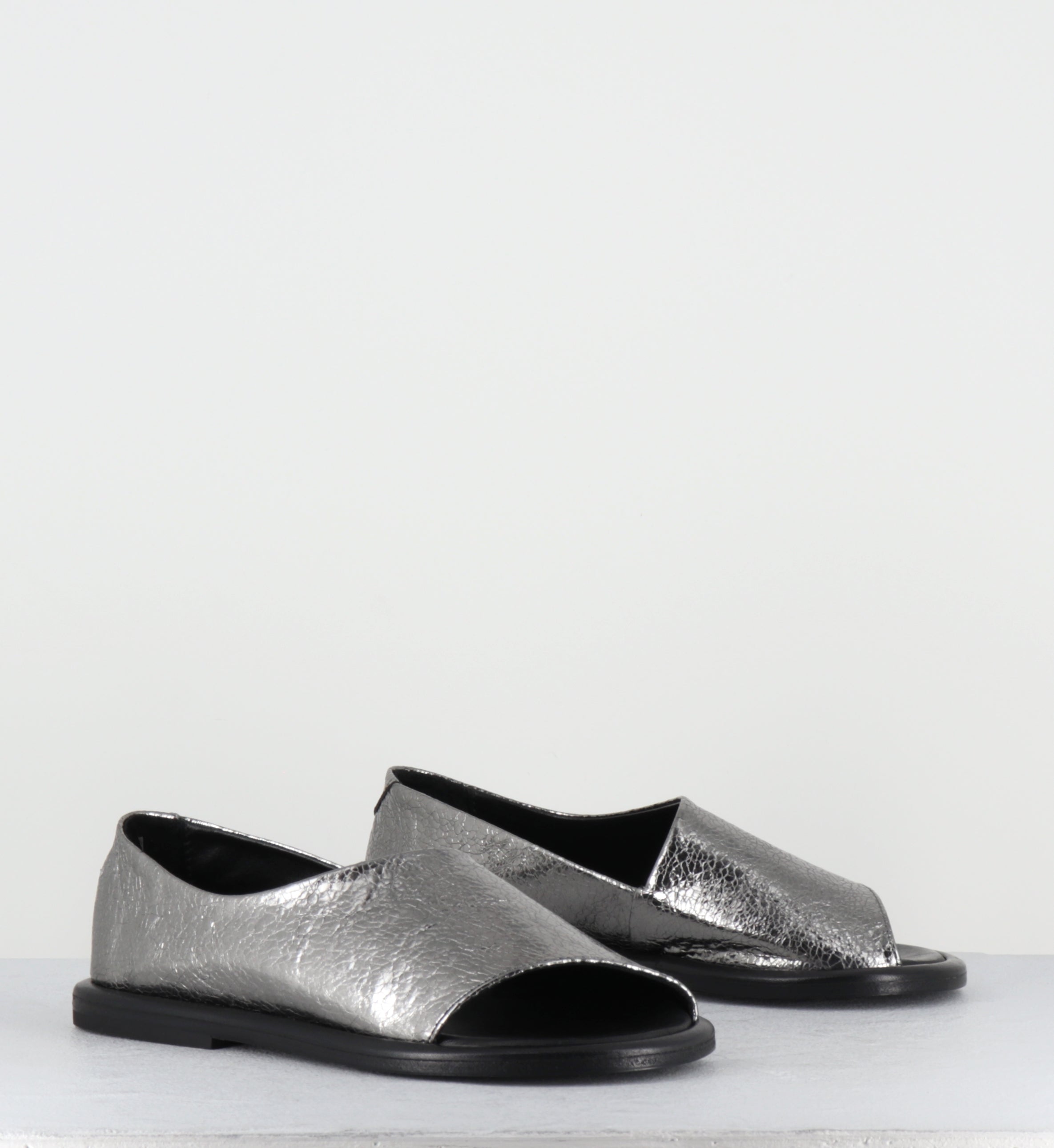 Sandales plates en cuir argent minimalistes - STRILLONE CANNA DI FUCILE