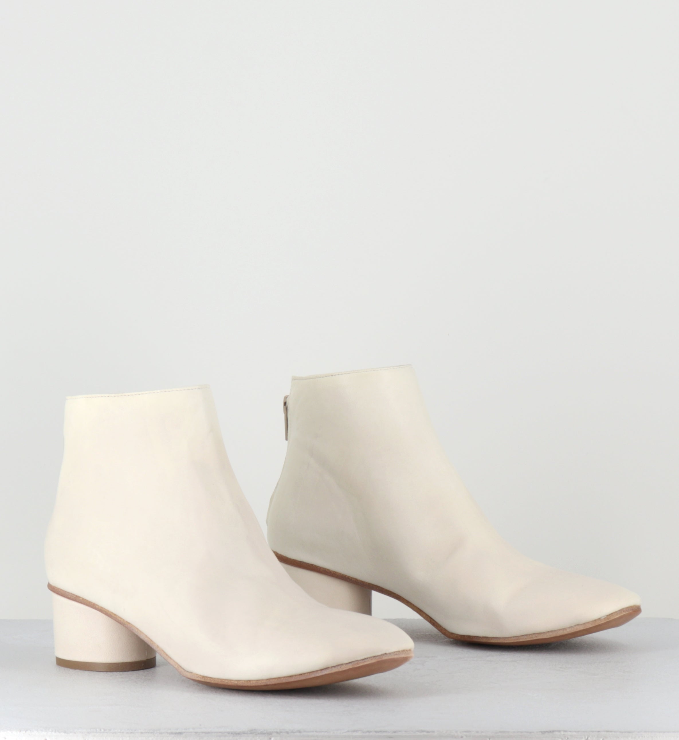 Bottines en cuir blanc petit talon - FAROU WEST TAPIOCA