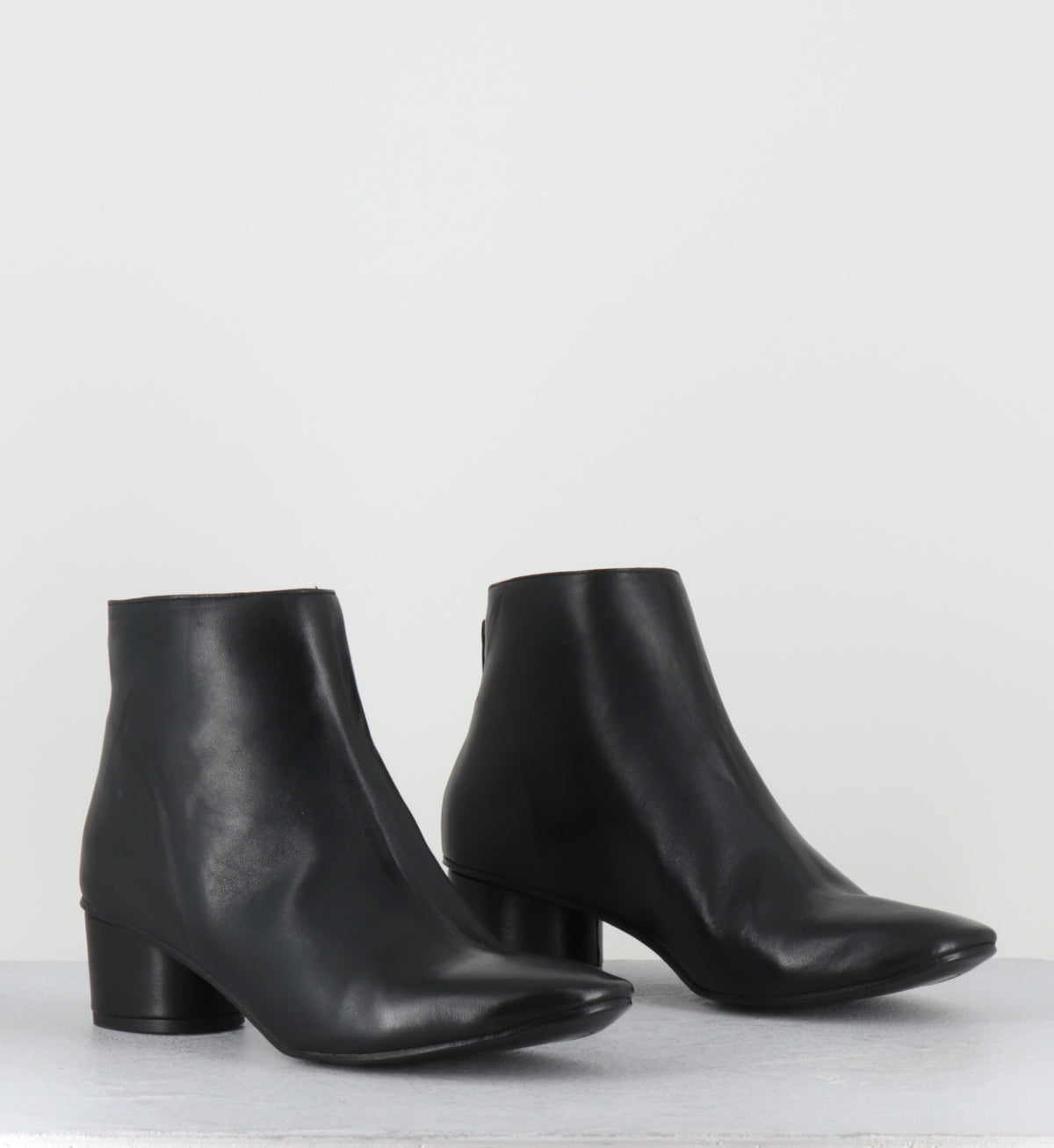 Bottines à talon en cuir noir souple - FAROU WEST NERO