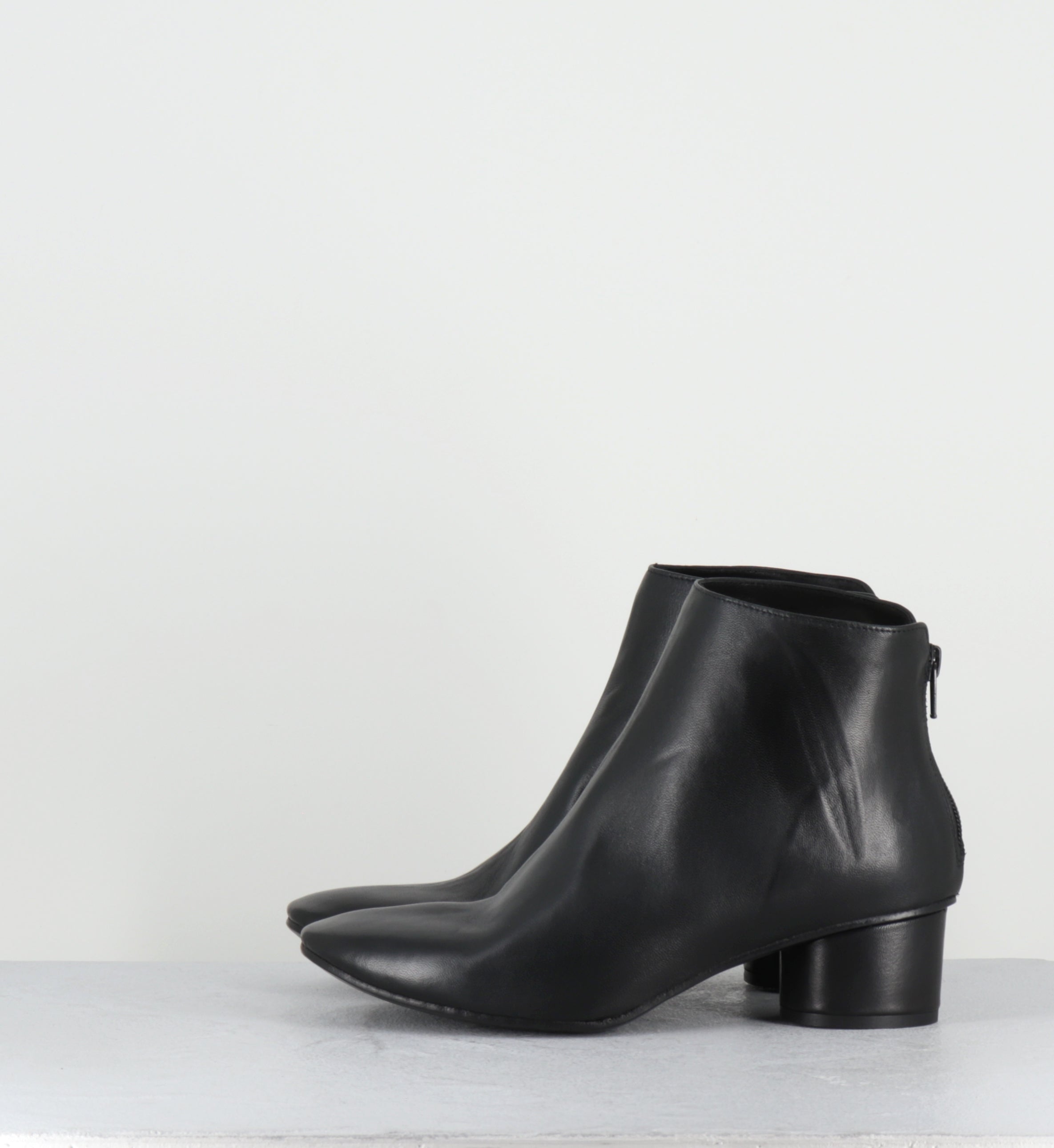Bottines à talon en cuir noir souple - FAROU WEST NERO
