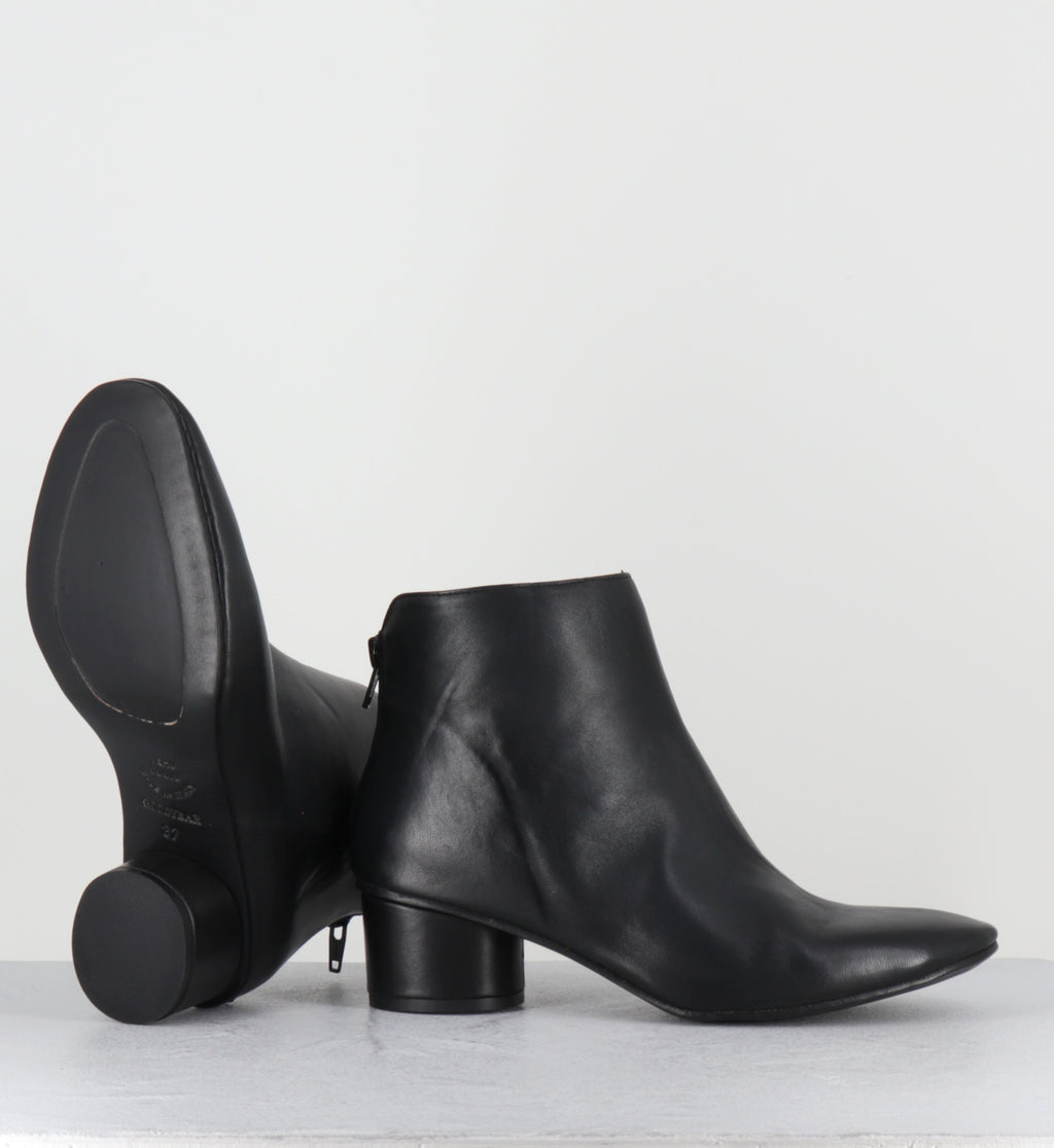 Bottines à talon en cuir noir souple - FAROU WEST NERO