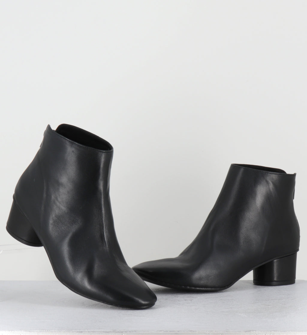 Bottines à talon en cuir noir souple - FAROU WEST NERO