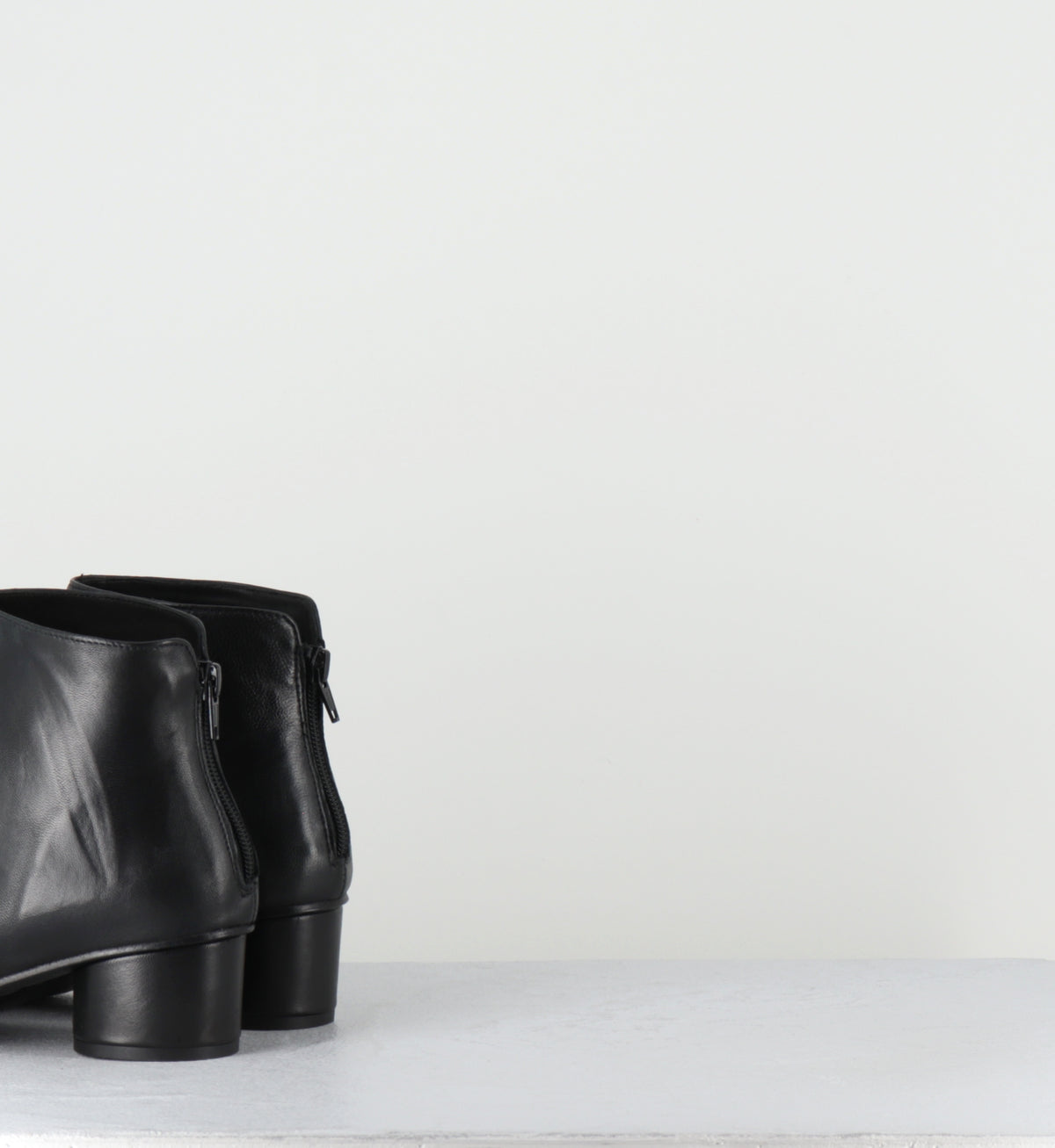 Bottines à talon en cuir noir souple - FAROU WEST NERO