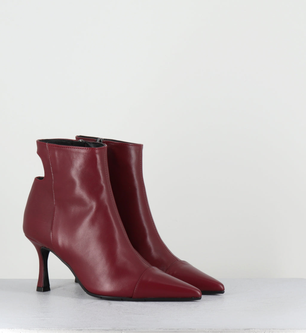 Bottines pointues en cuir rouge - RESTA VIT BORDO