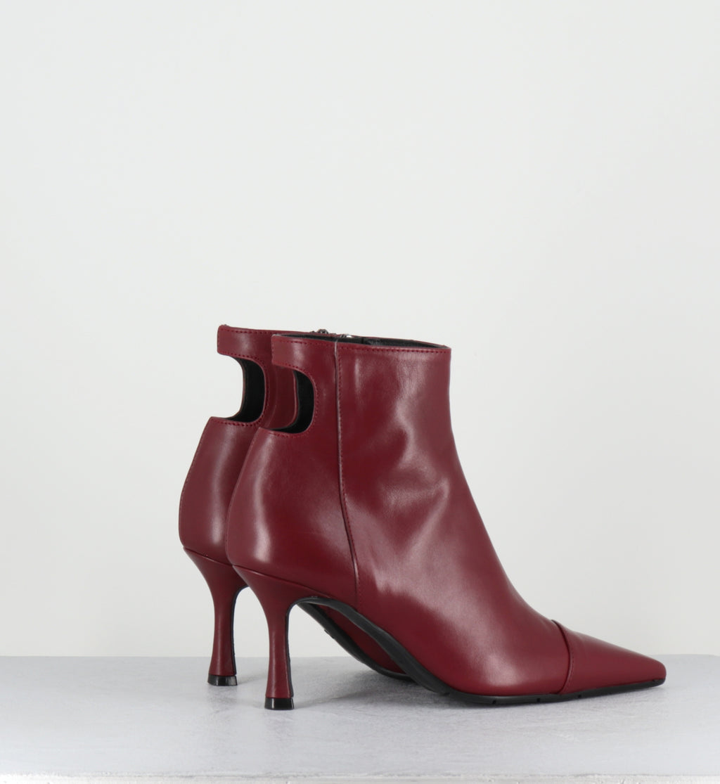 Bottines pointues en cuir rouge - RESTA VIT BORDO