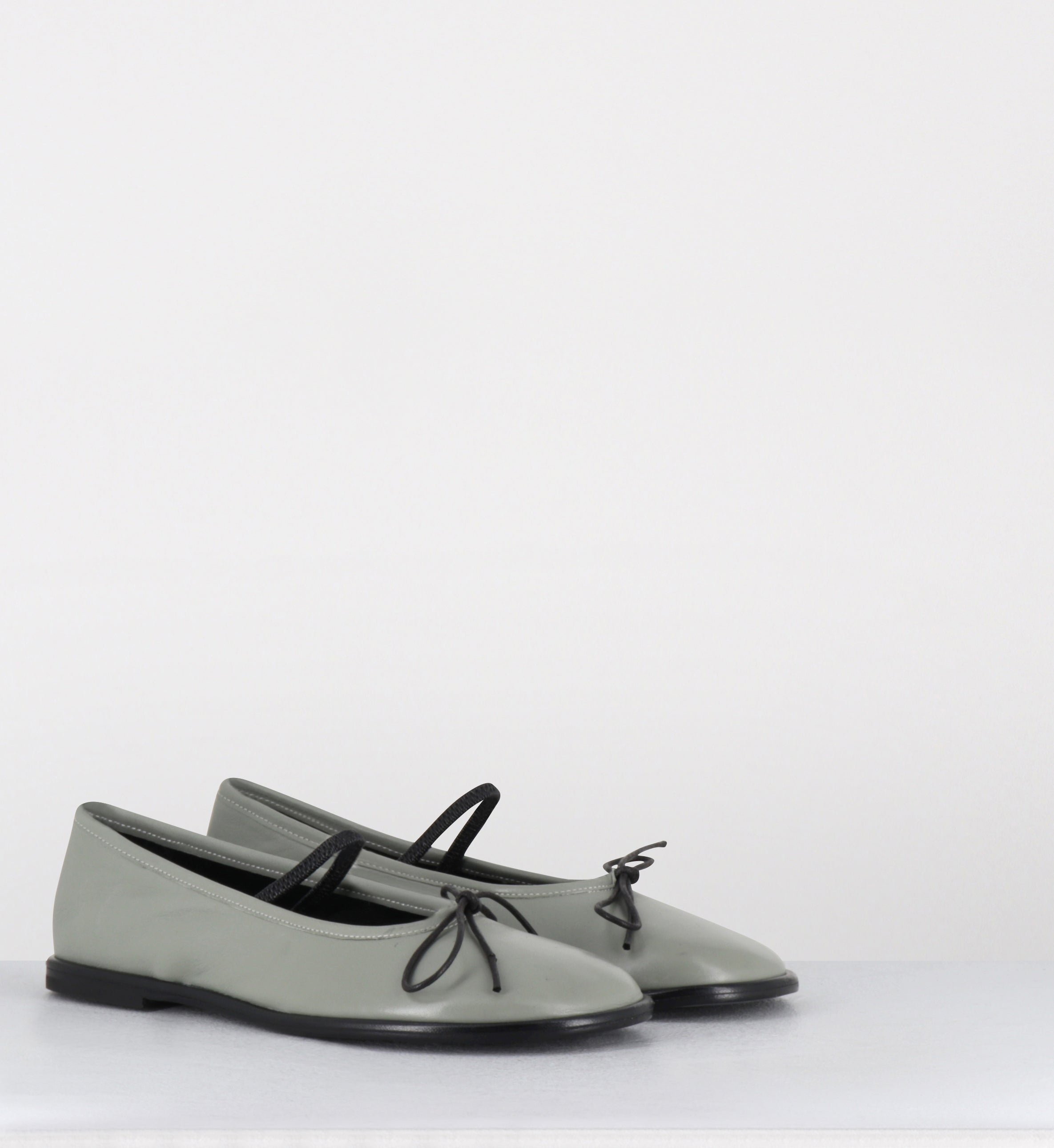 Ballerines en cuir gris à noeud bout rond - DALA GLOWE CLOUD