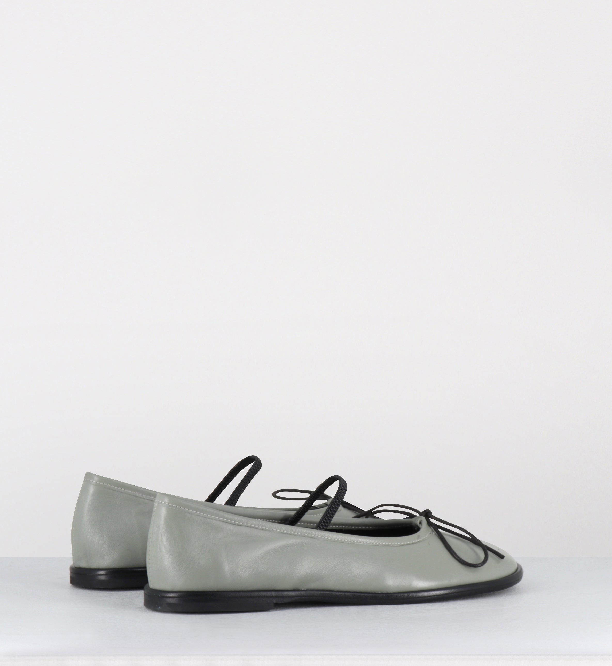 Ballerines en cuir gris à noeud bout rond - DALA GLOWE CLOUD