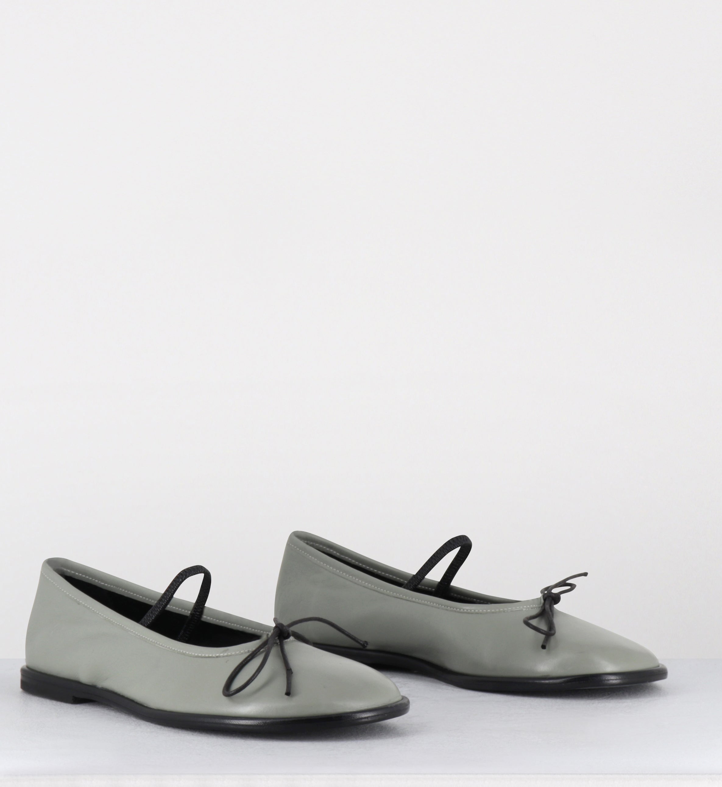 Ballerines en cuir gris à noeud bout rond - DALA GLOWE CLOUD