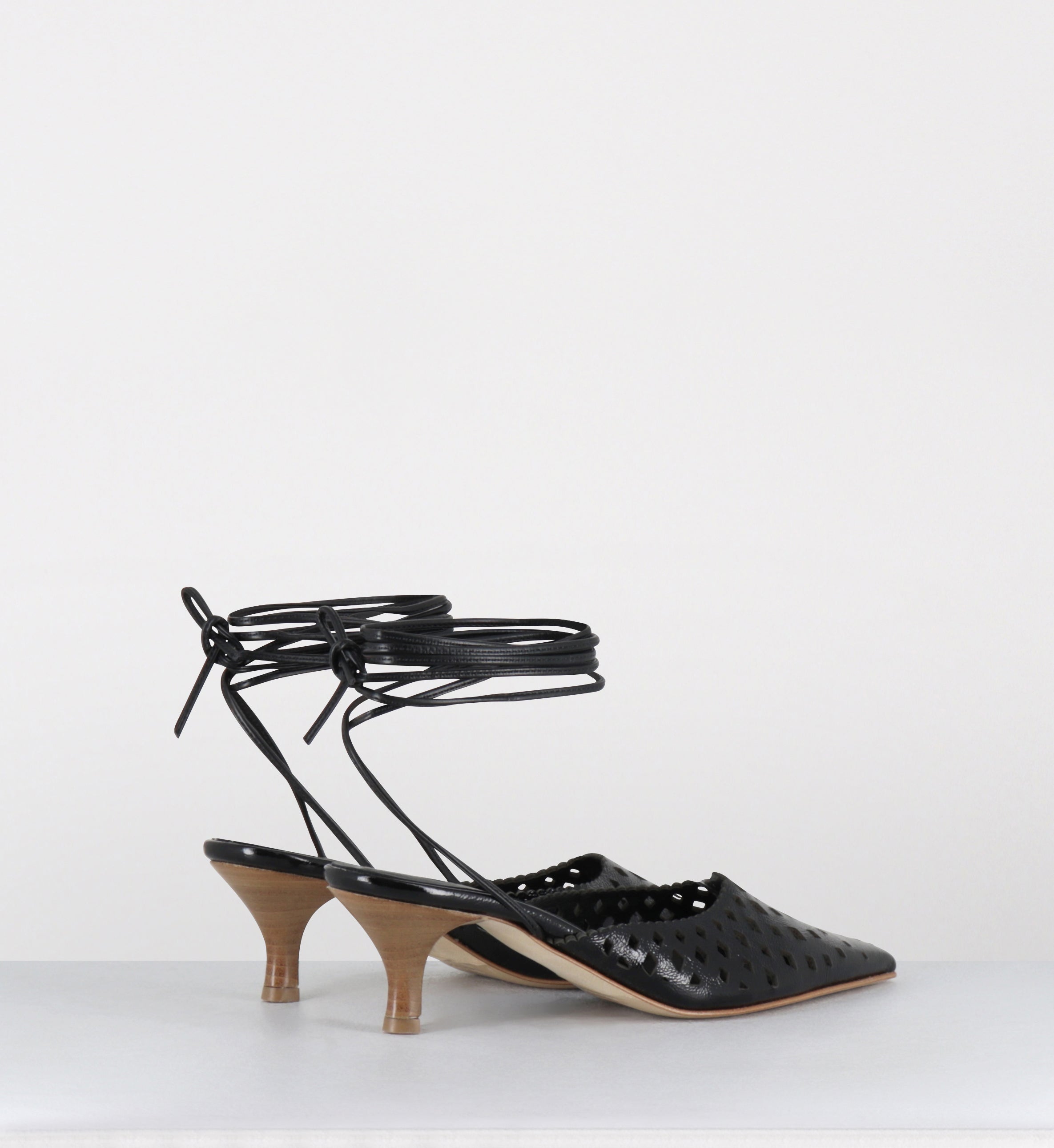 Escarpins à lacets en cuir noir ajouré - INDIA NAPLAK NERO