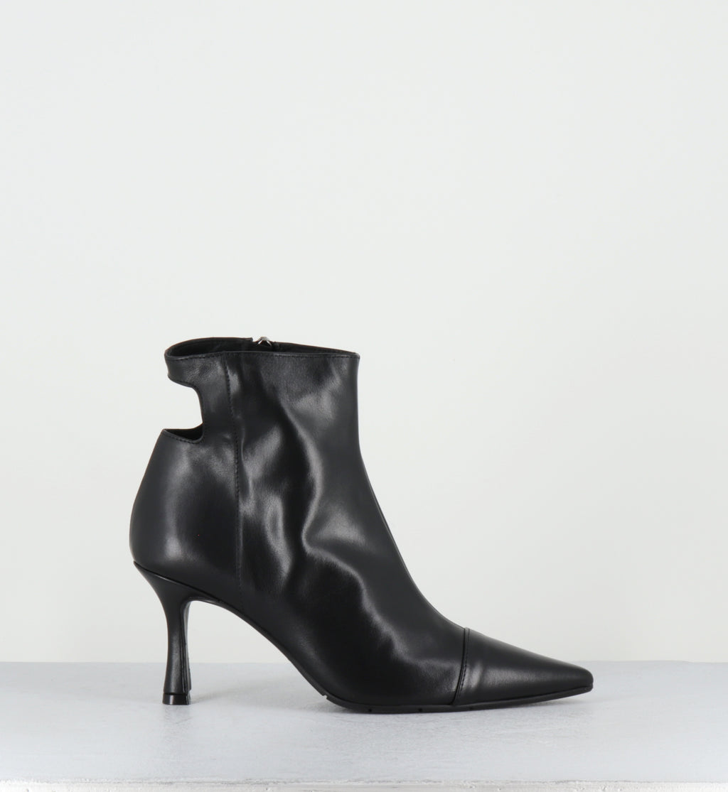 Bottines pointues en cuir noir - RESTA VIT NERO