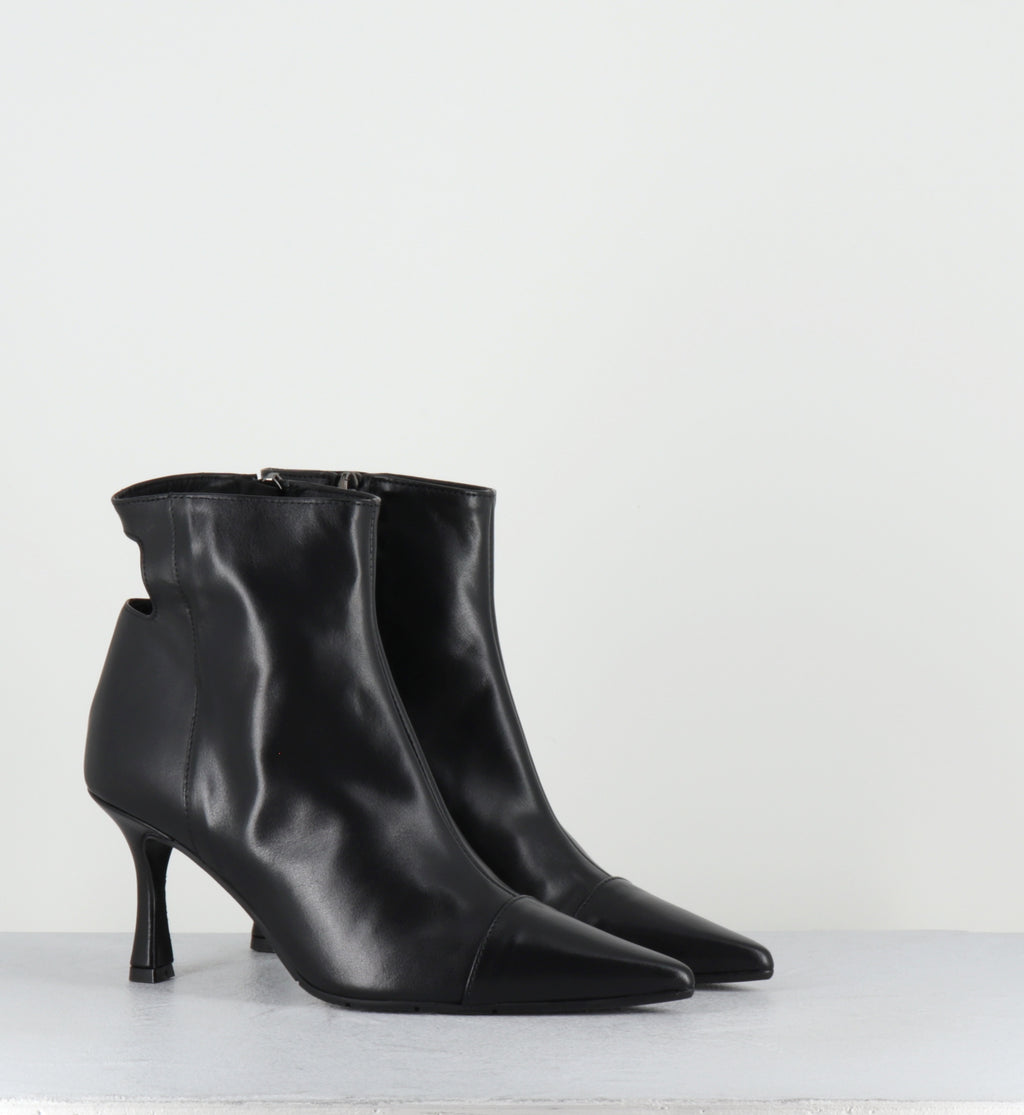 Bottines pointues en cuir noir - RESTA VIT NERO