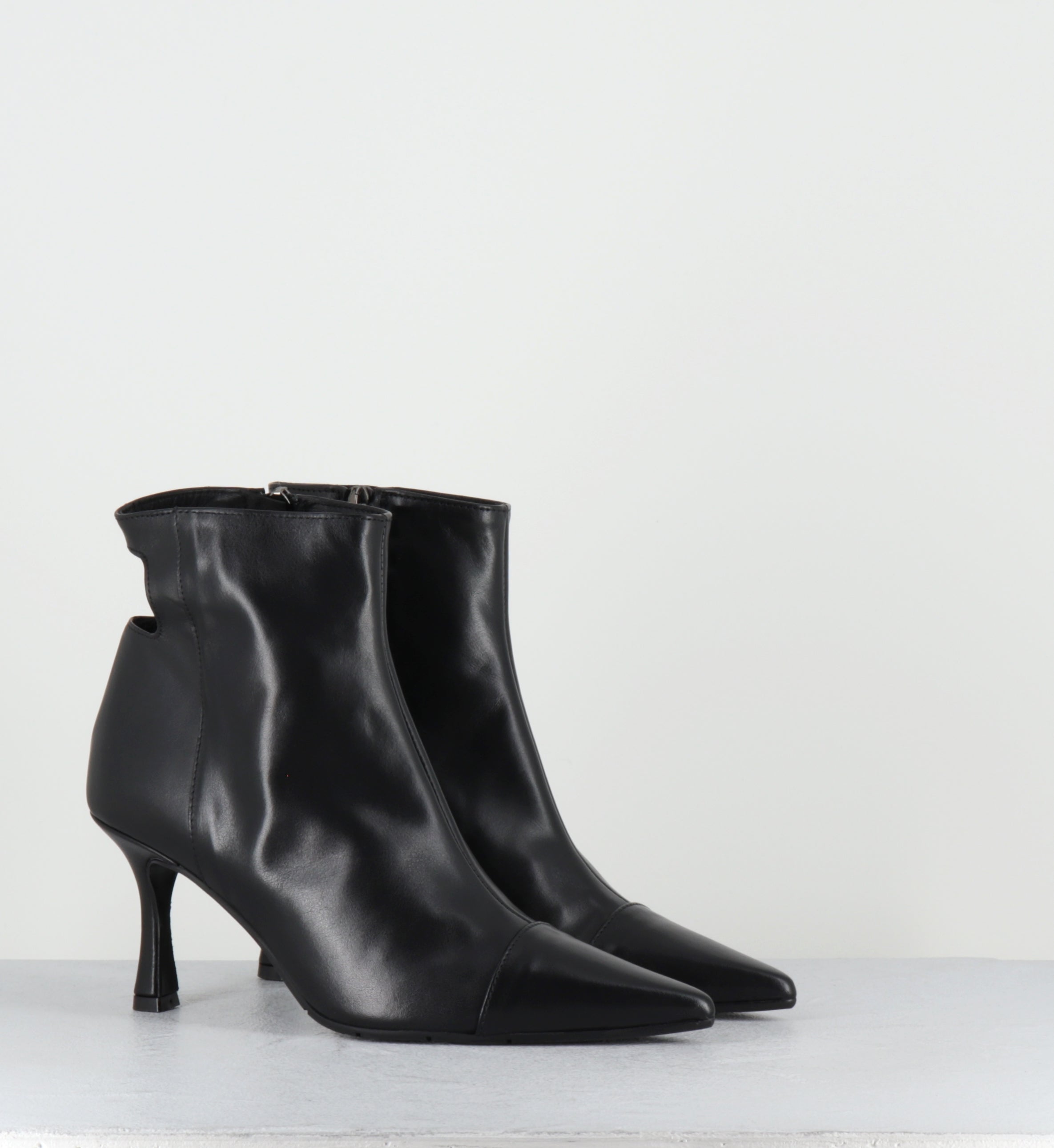 Bottines pointues en cuir noir - RESTA VIT NERO
