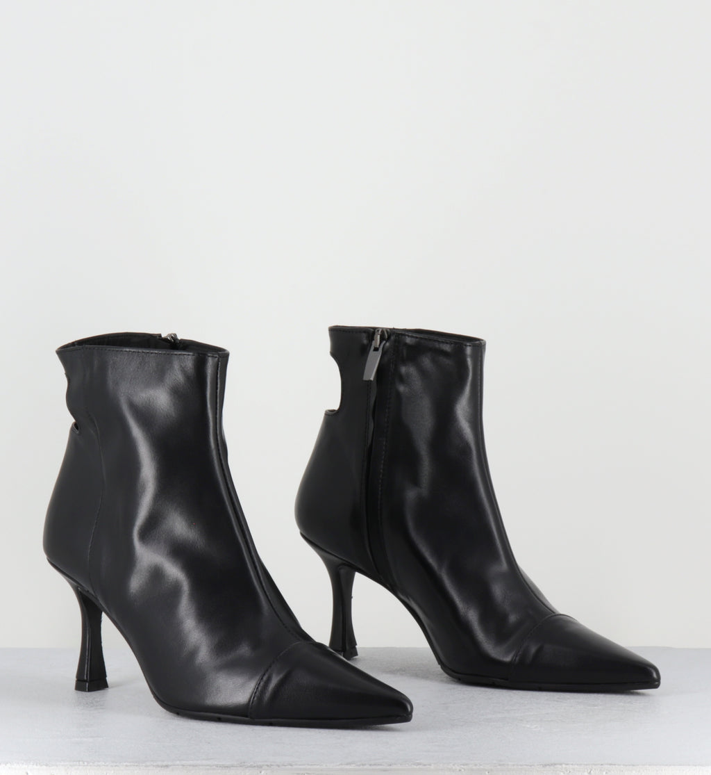 Bottines pointues en cuir noir - RESTA VIT NERO