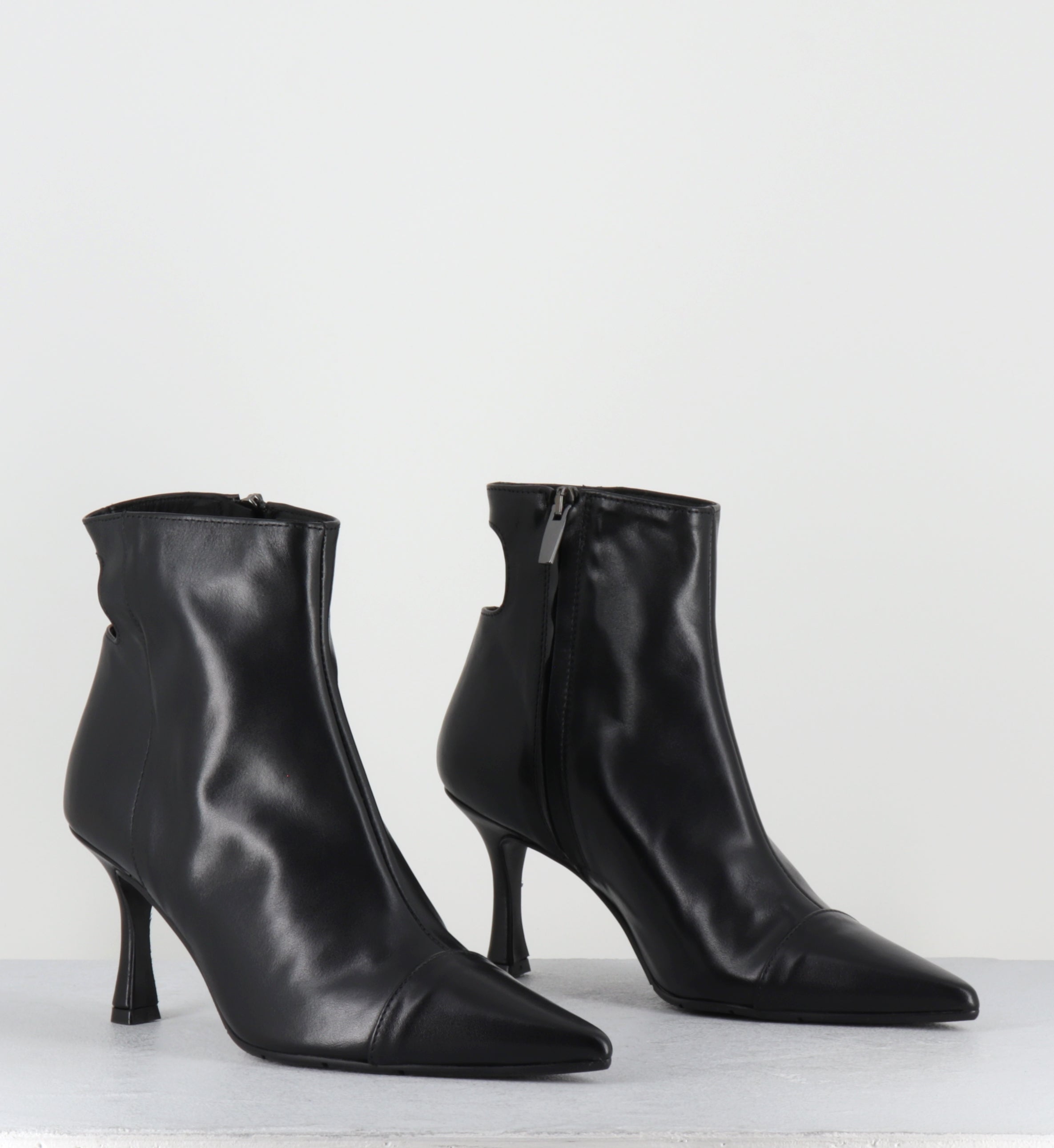 Bottines pointues en cuir noir - RESTA VIT NERO