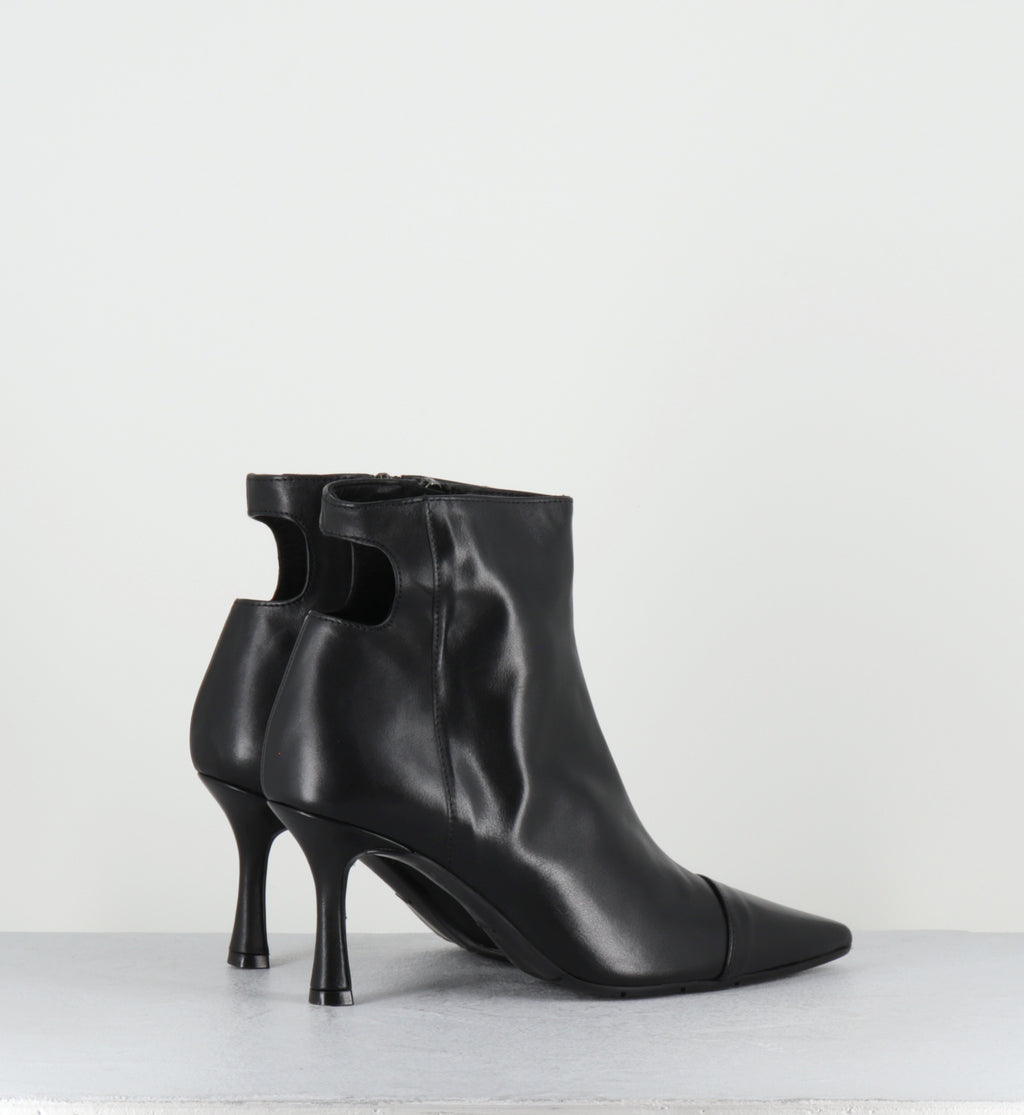 Bottines pointues en cuir noir - RESTA VIT NERO