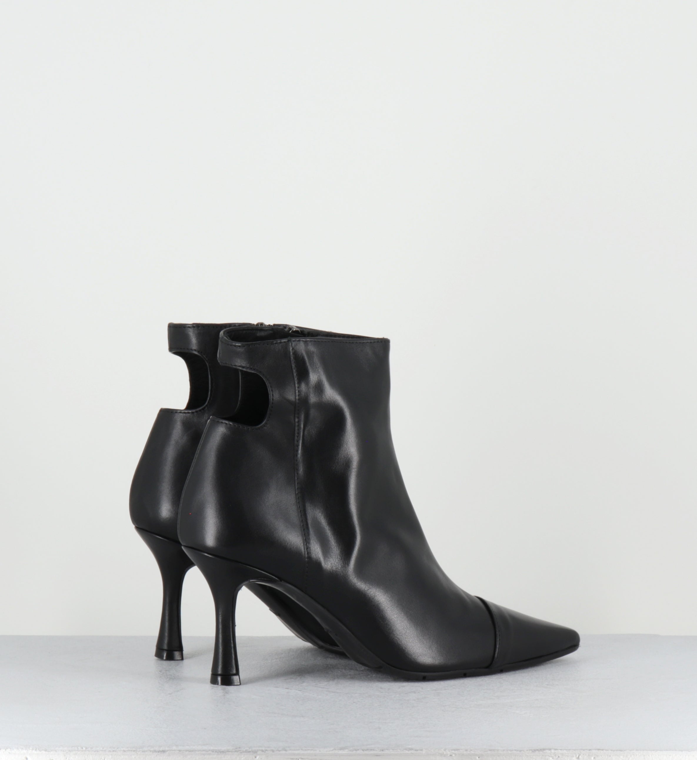 Bottines pointues en cuir noir - RESTA VIT NERO