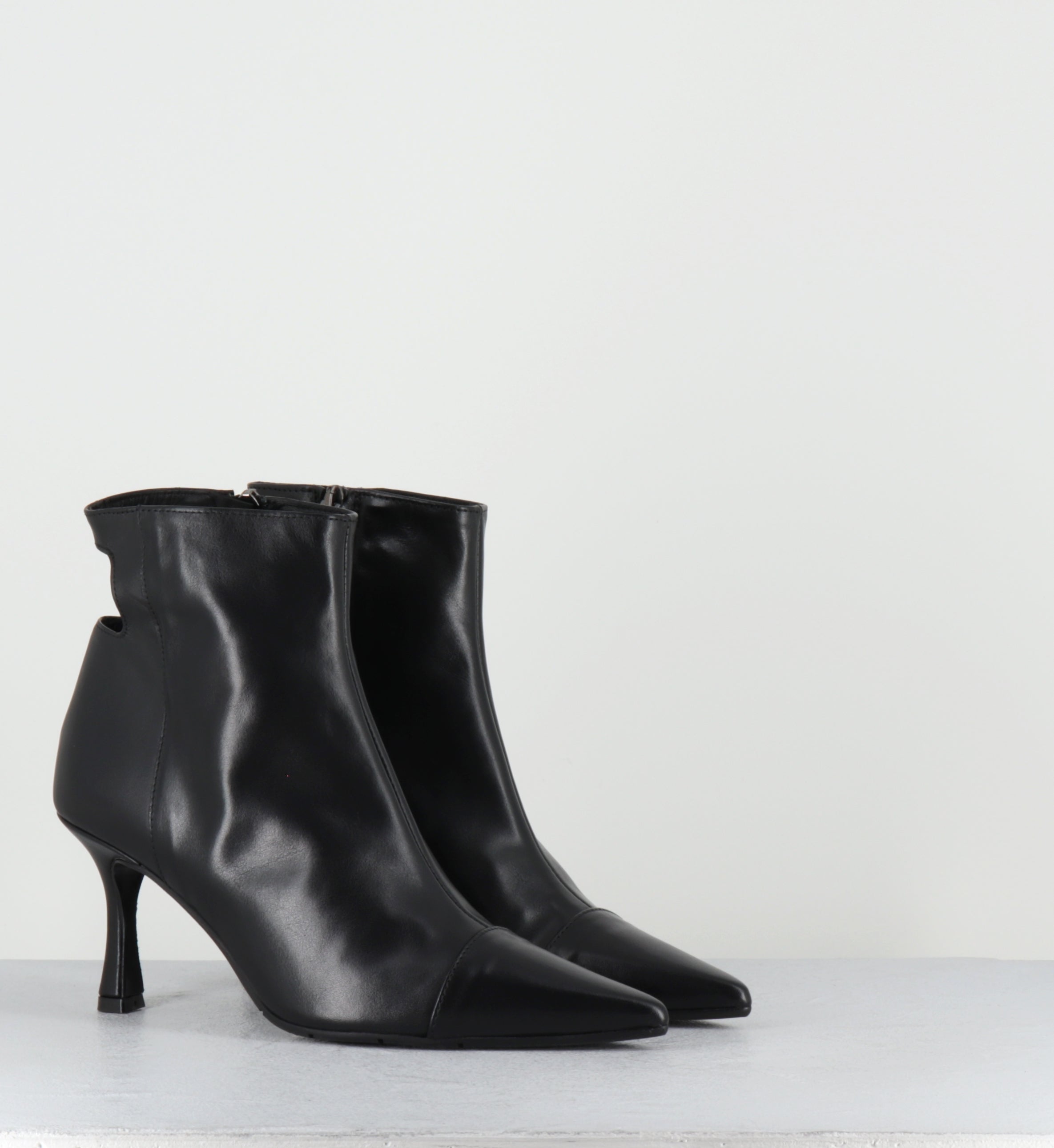 Bottines pointues en cuir noir - RESTA VIT NERO