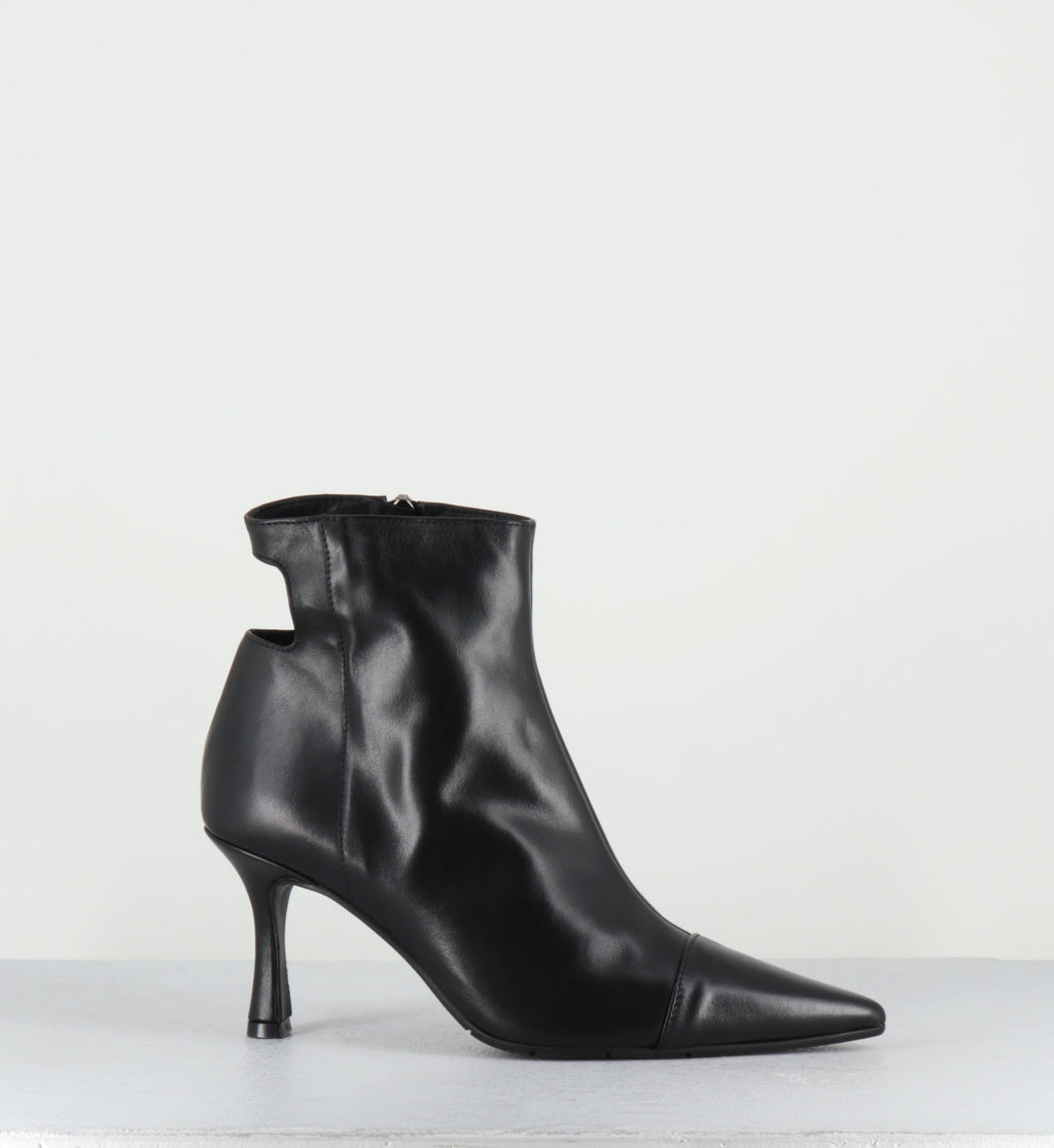 Bottines pointues en cuir noir - RESTA VIT NERO
