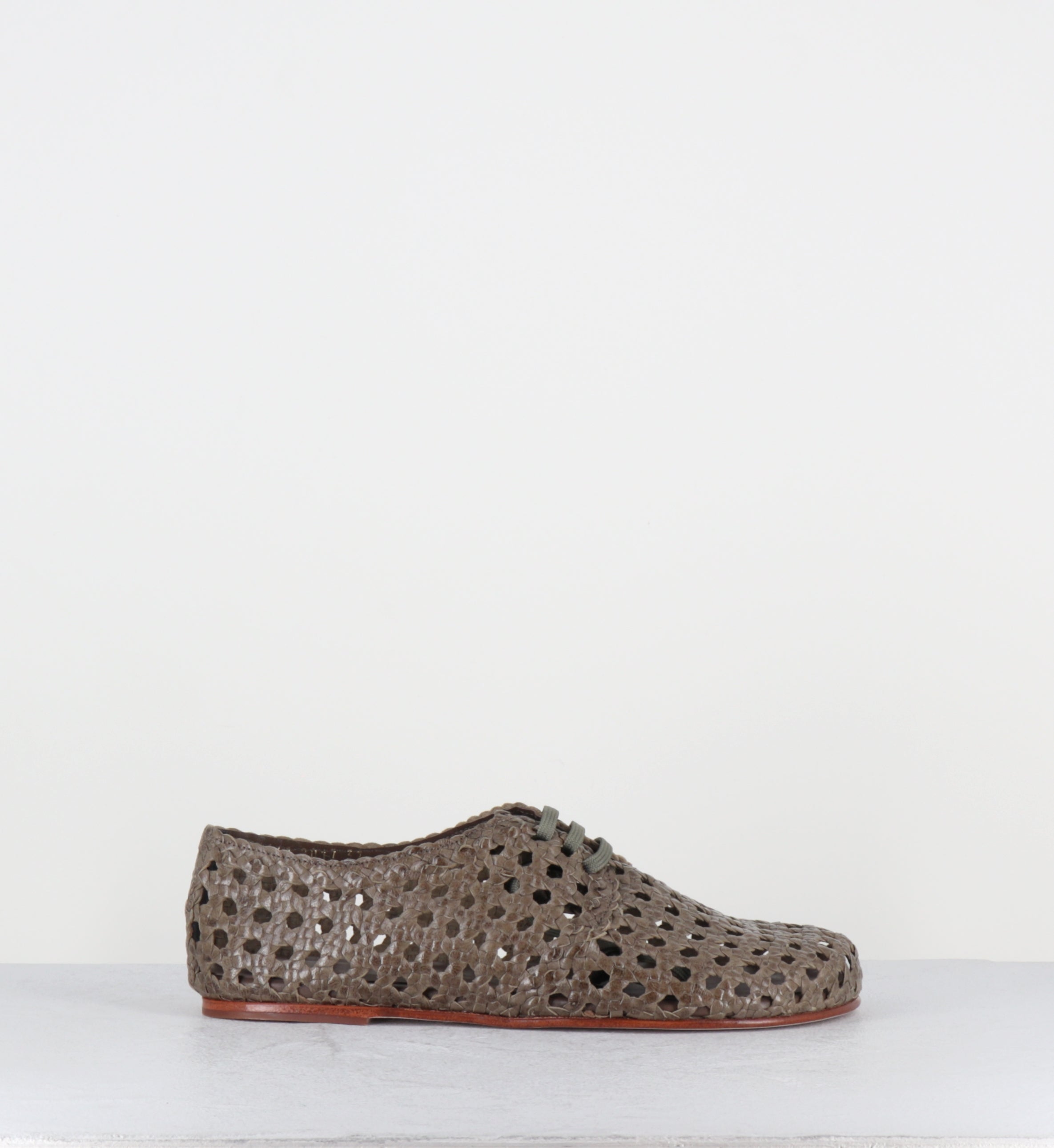 Chaussures à lacets en cuir tressé gris - MILA SMOKE TRENZADO