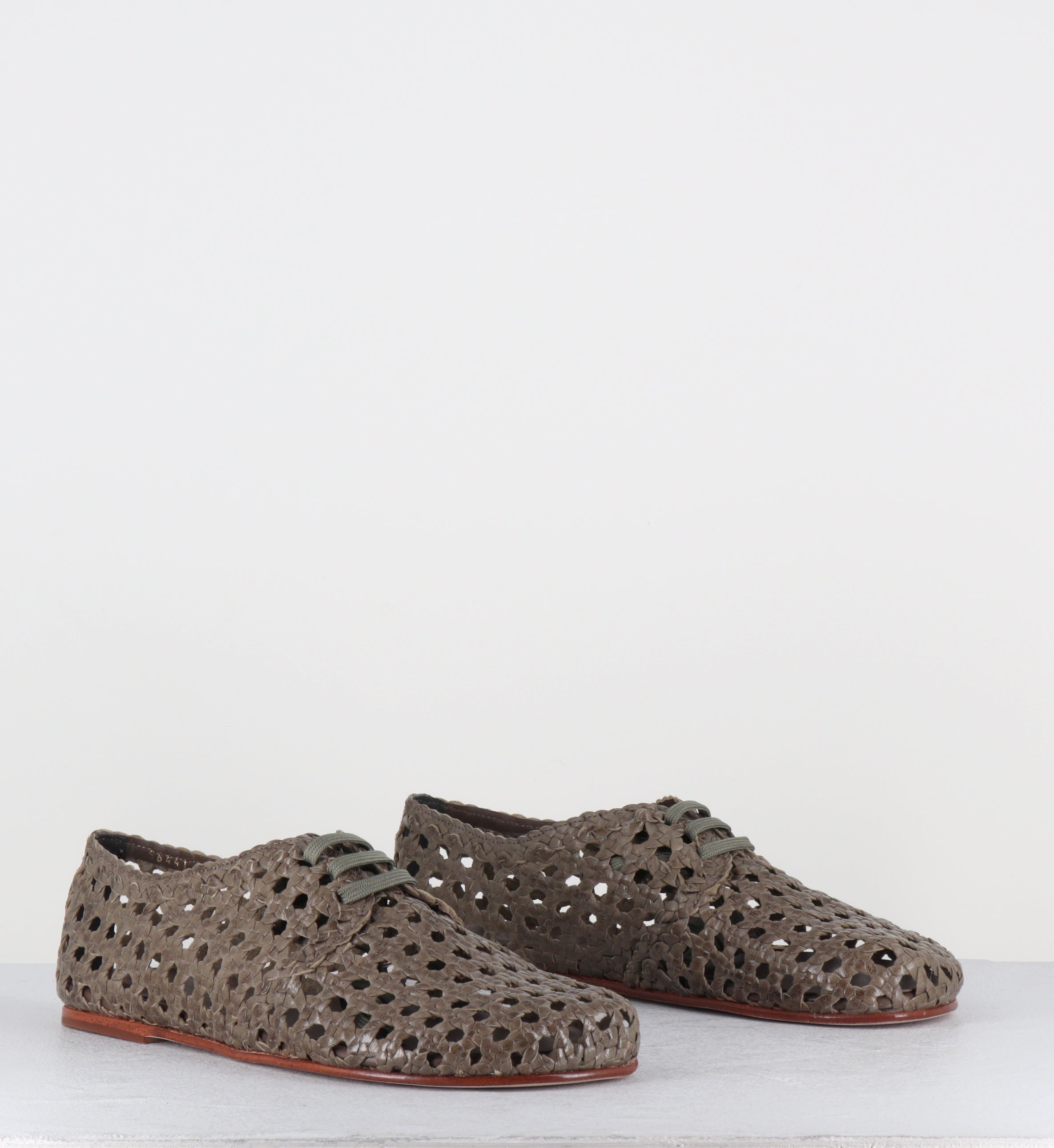 Chaussures à lacets en cuir tressé gris - MILA SMOKE TRENZADO