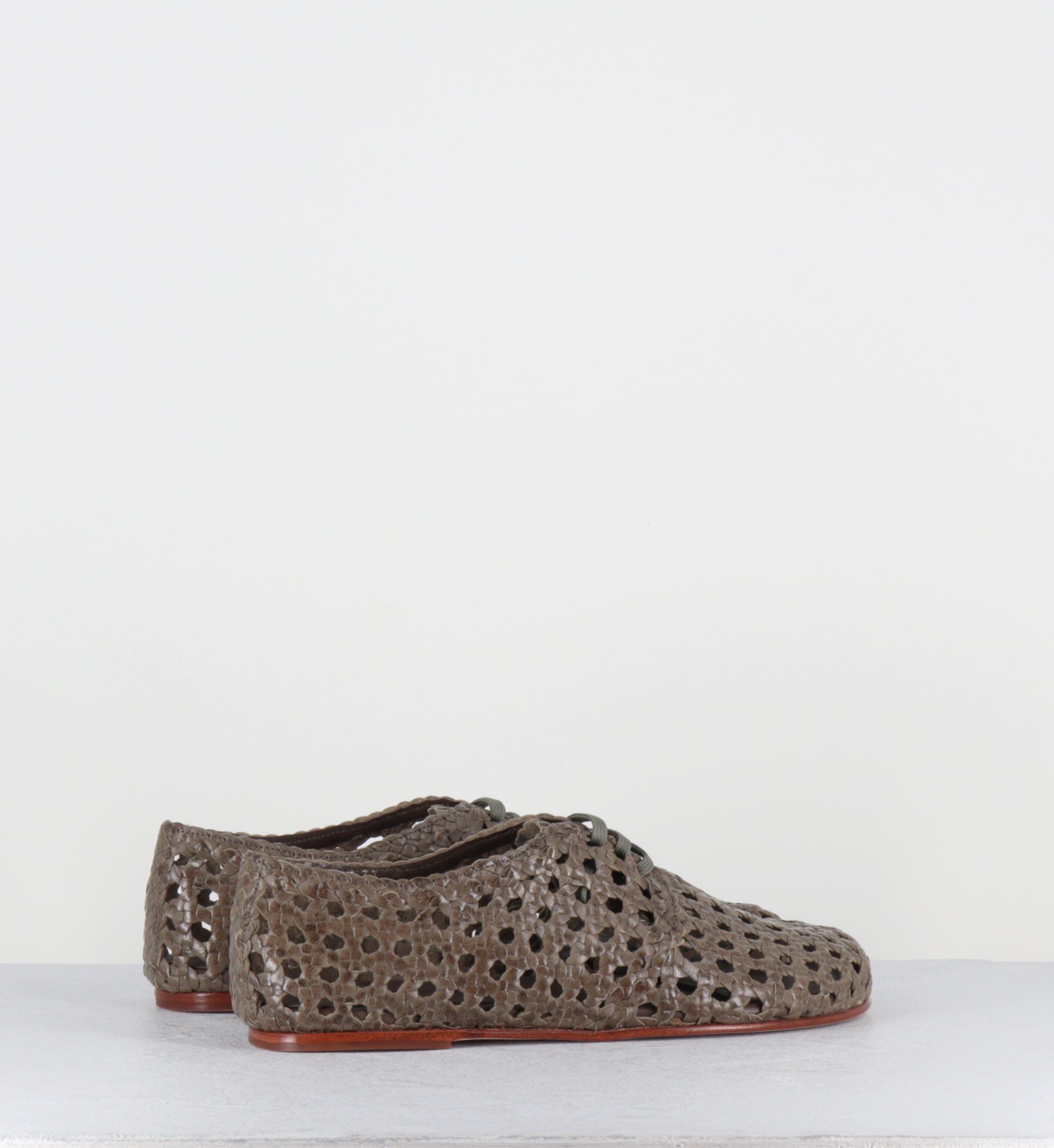 Chaussures à lacets en cuir tressé gris - MILA SMOKE TRENZADO