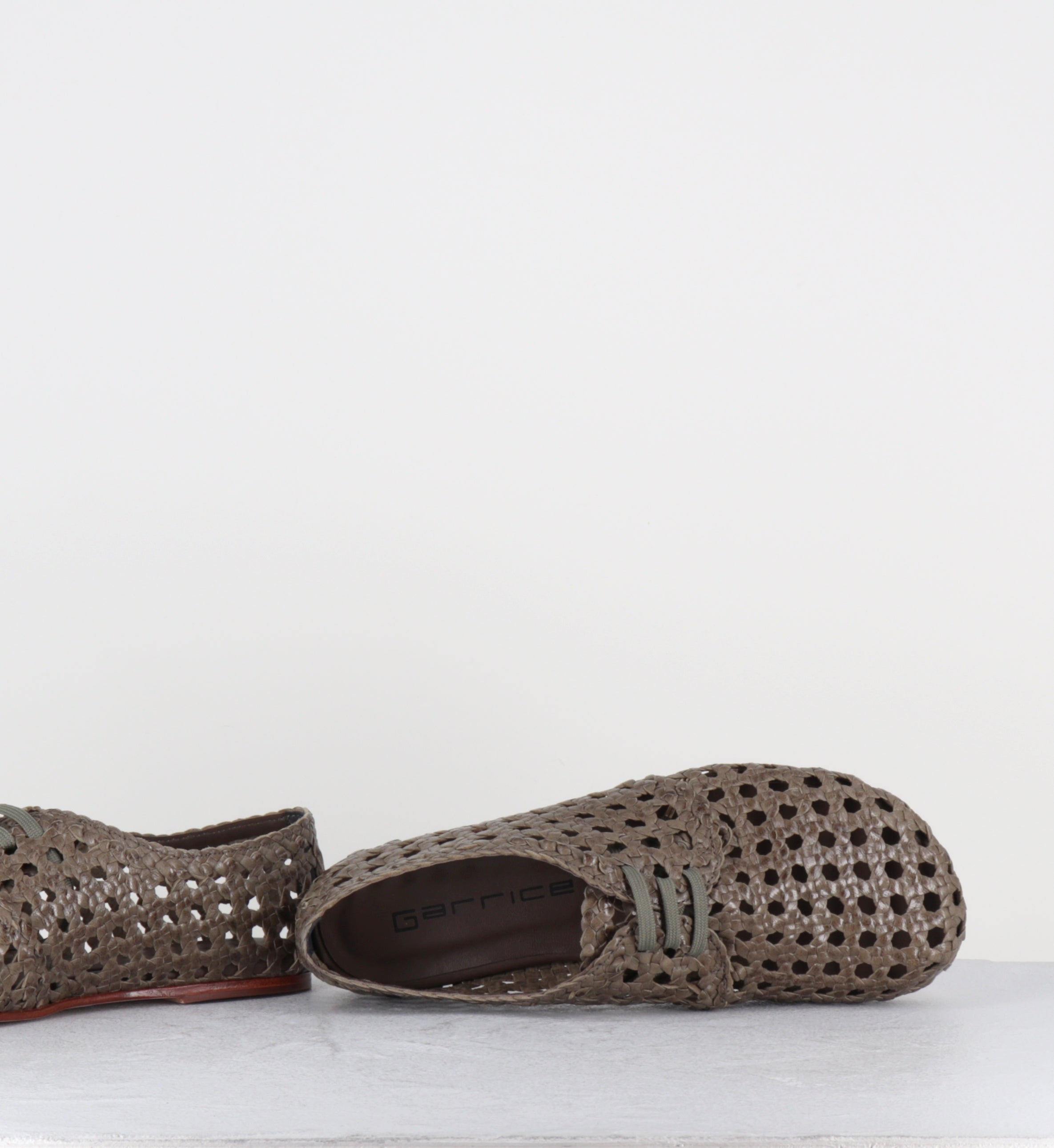 Chaussures à lacets en cuir tressé gris - MILA SMOKE TRENZADO