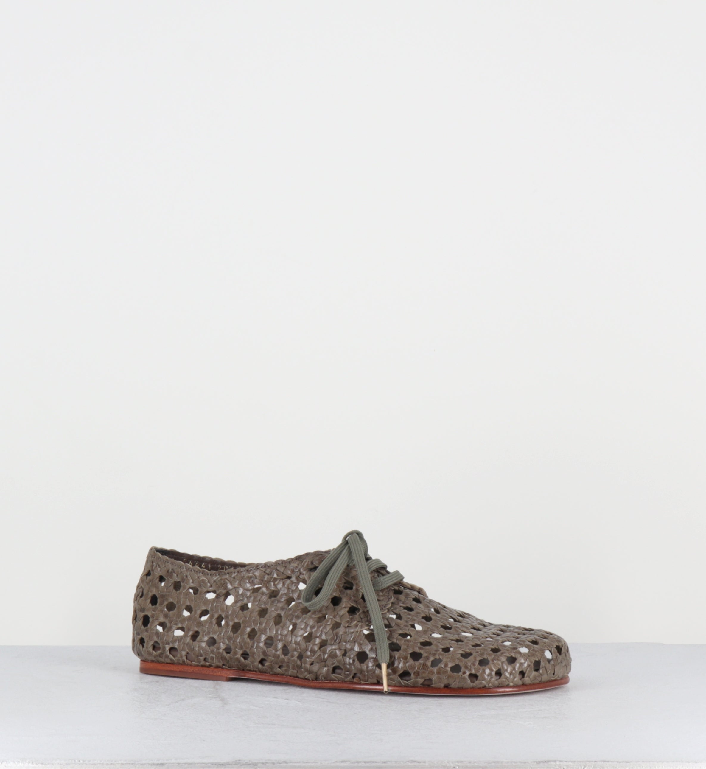 Chaussures à lacets en cuir tressé gris - MILA SMOKE TRENZADO