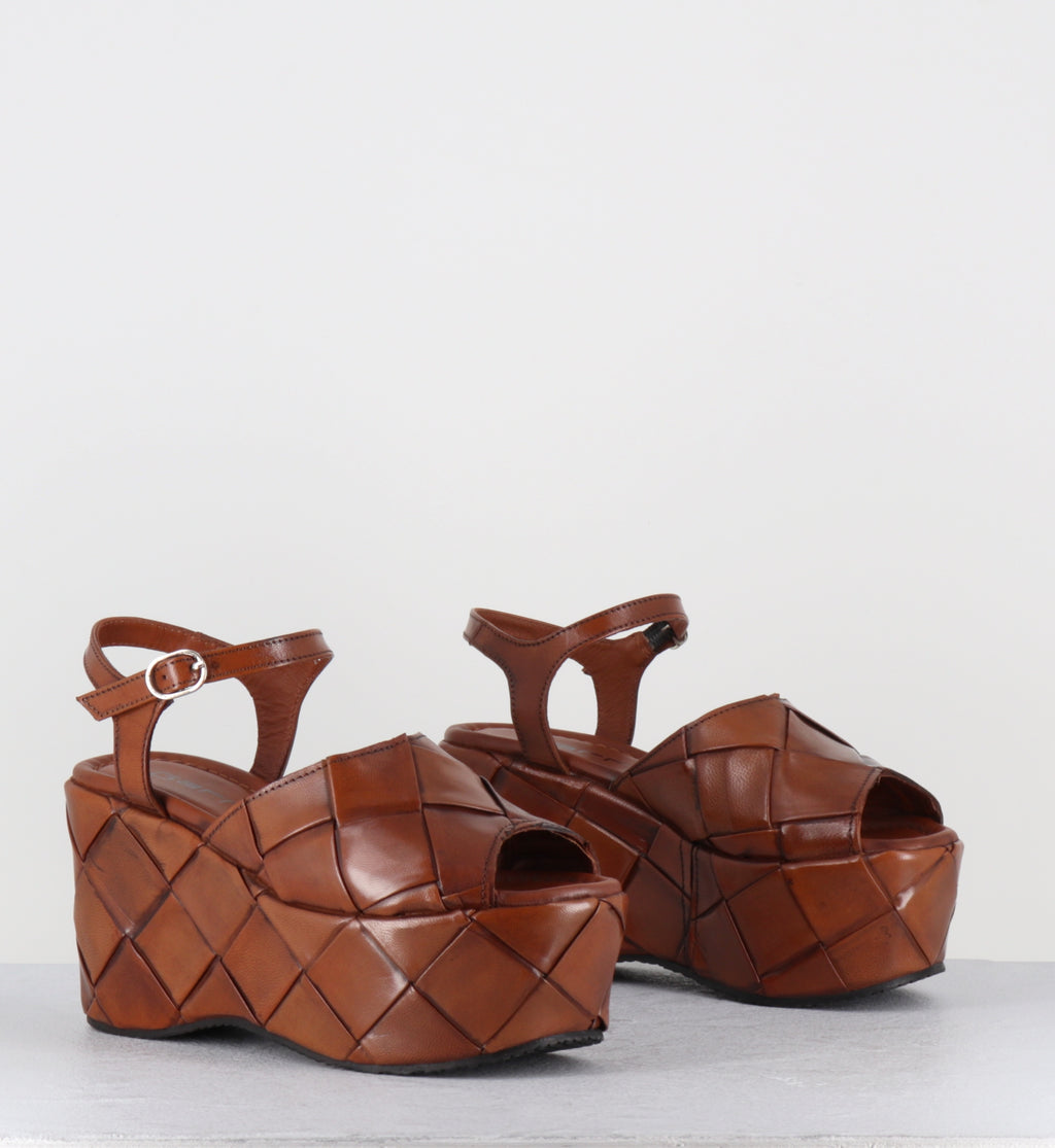 Sandales compensées en cuir camel - MORO TOFFE TRENZADO