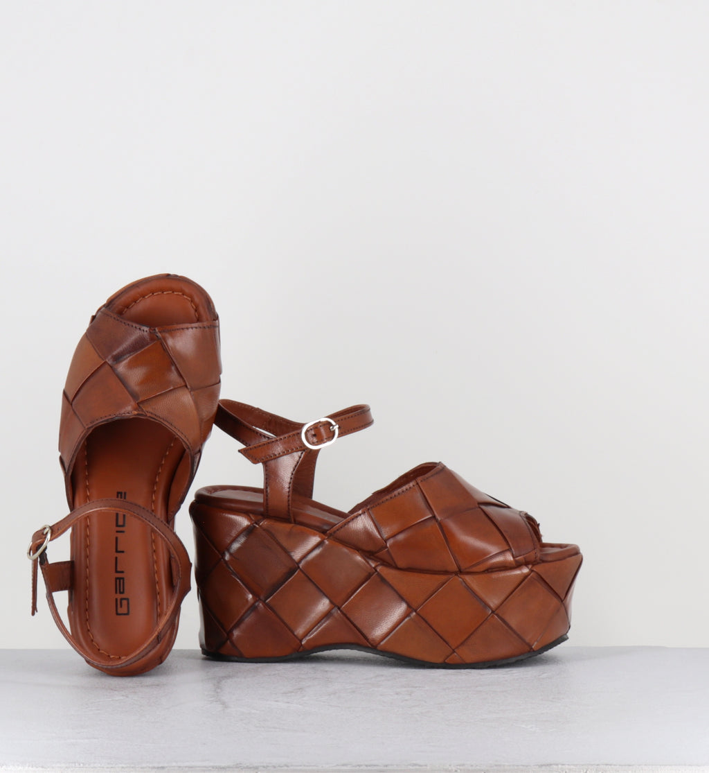 Sandales compensées en cuir camel - MORO TOFFE TRENZADO