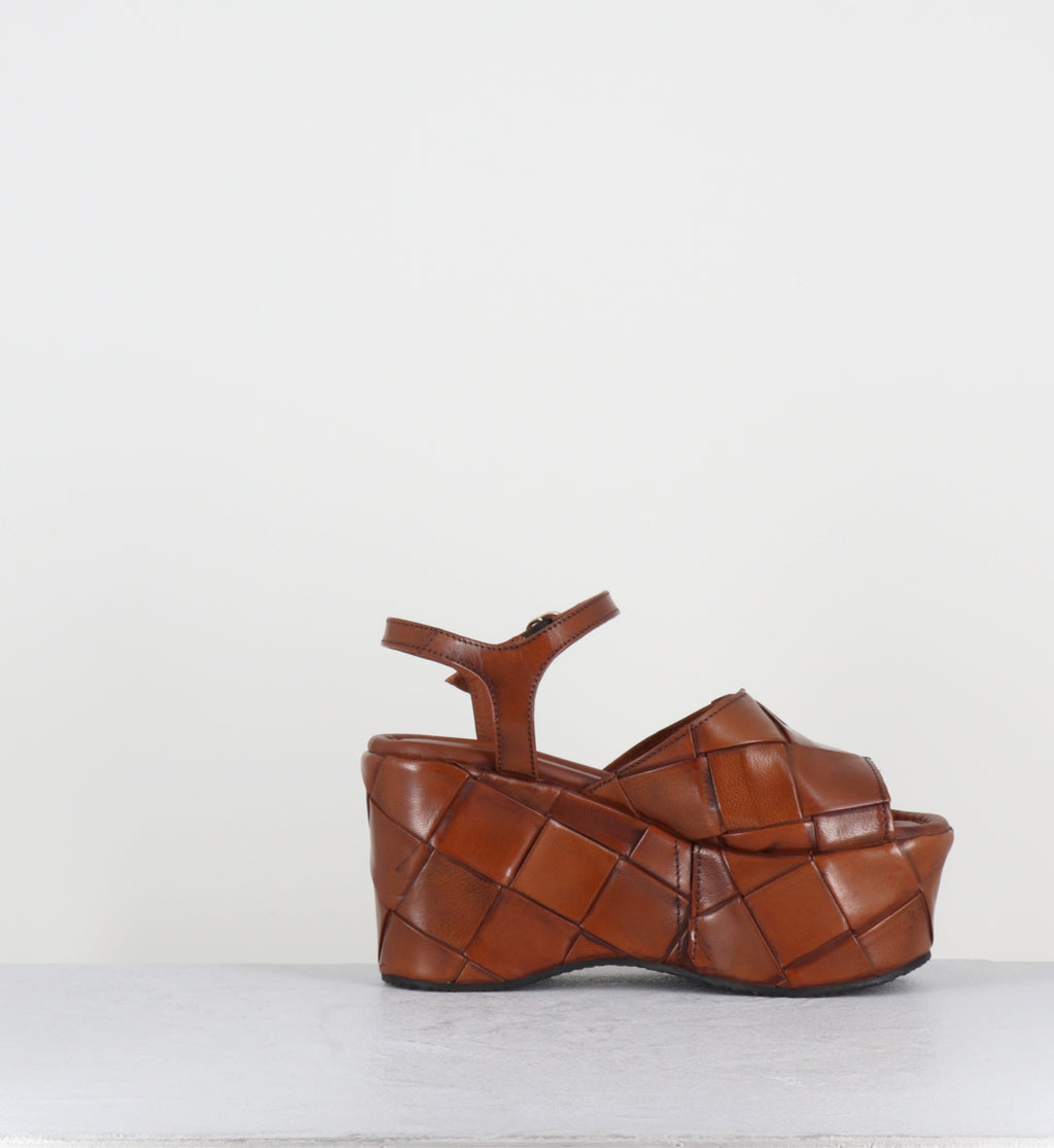Sandales compensées en cuir camel - MORO TOFFE TRENZADO