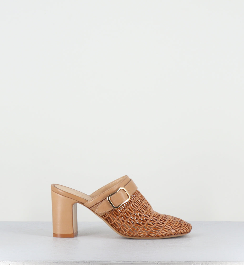 Mules sabot en cuir tressé camel - ANGEL VITELLO SAFARI