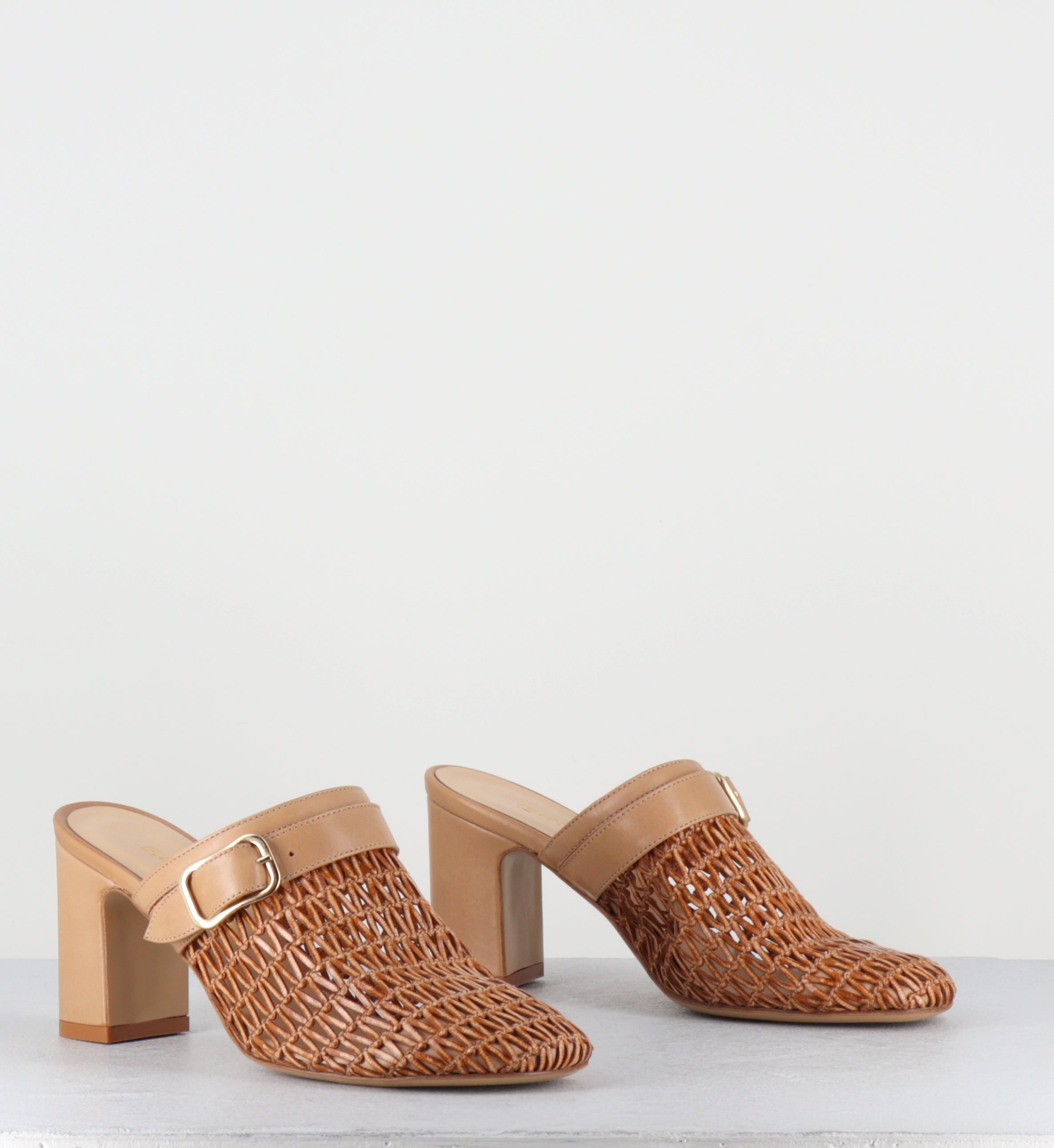 Mules sabot en cuir tressé camel - ANGEL VITELLO SAFARI