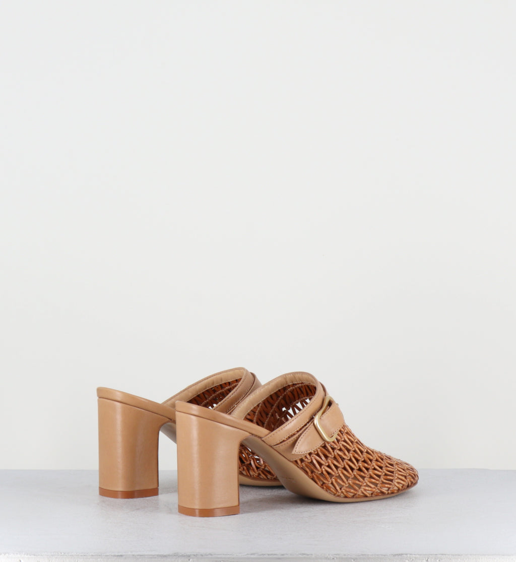 Mules sabot en cuir tressé camel - ANGEL VITELLO SAFARI